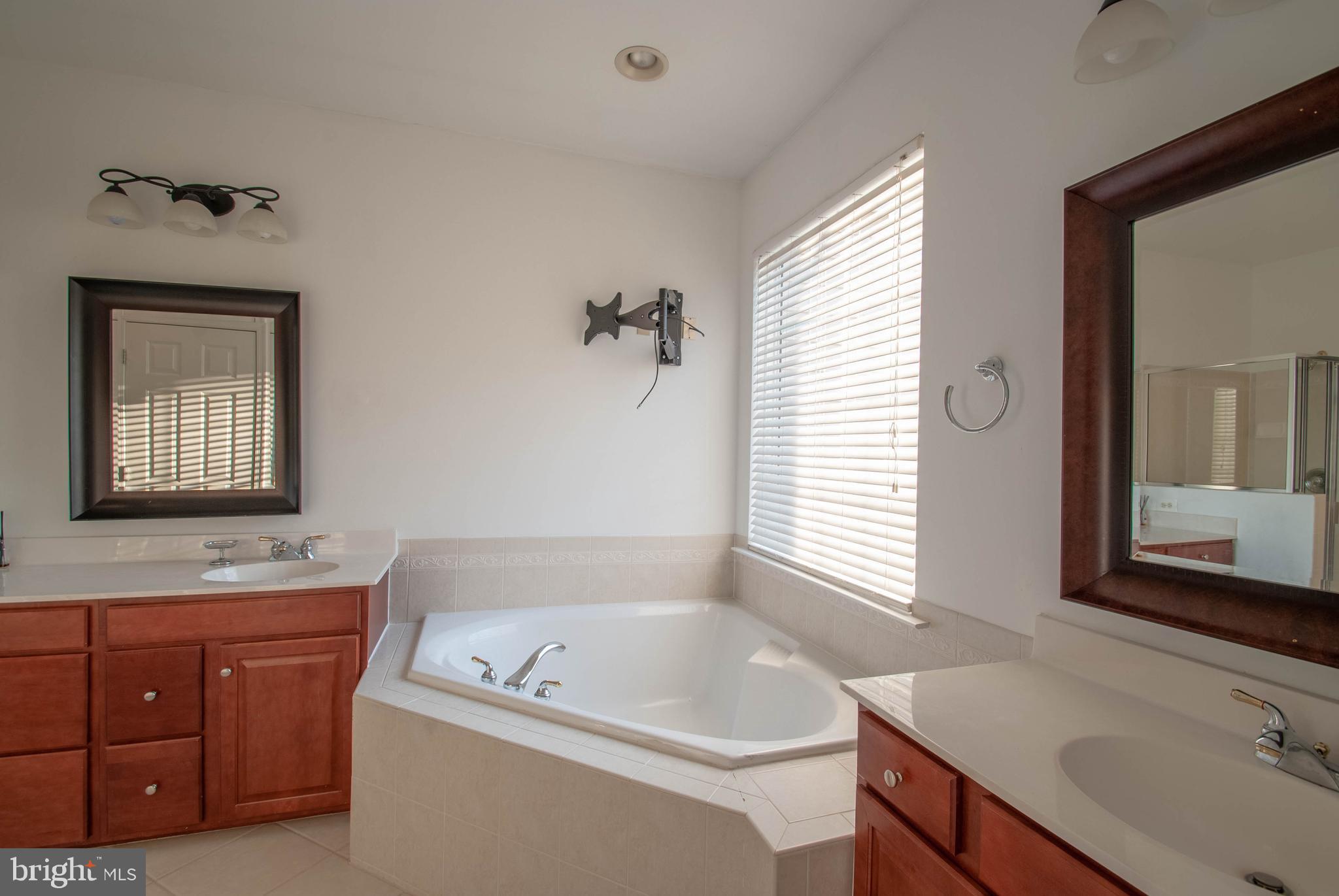 SOUTH RIVER - Residential Lease