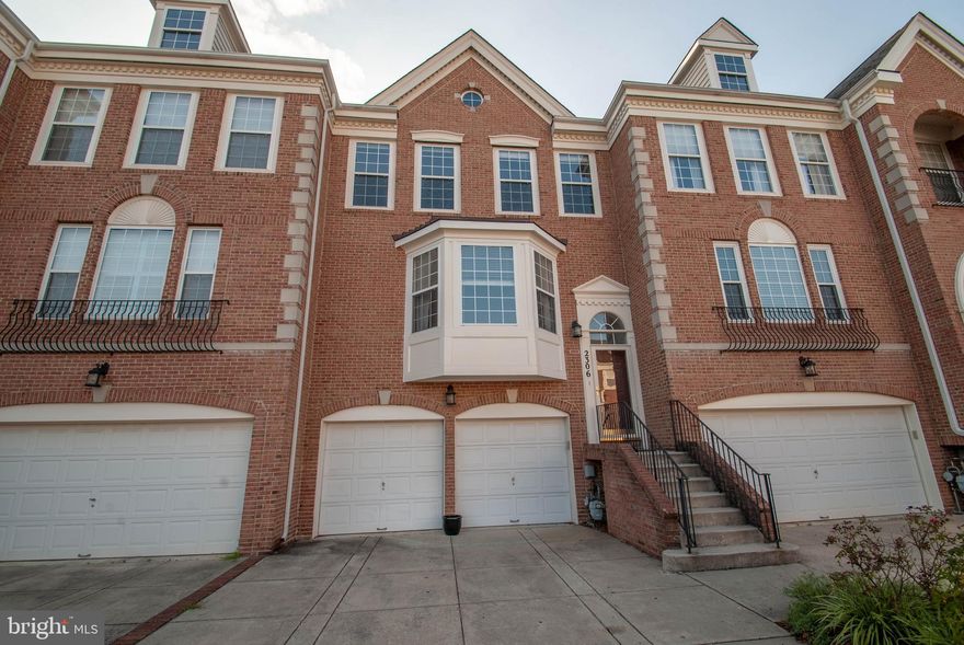 Freshly painted throughout entire townhouse! Light and bright! Open and airy. This townhouse features beautifully appointed 3 levels and 9'+ ceilings, a gourmet kitchen with granite, and hard wood floors. Relax by the fireplace or lounge in the sun drenched window seats or stroll outside within this highly sought-after community of South River Colony's The Pointe. Minutes away from the shops and restaurants of Annapolis. Easy commute!