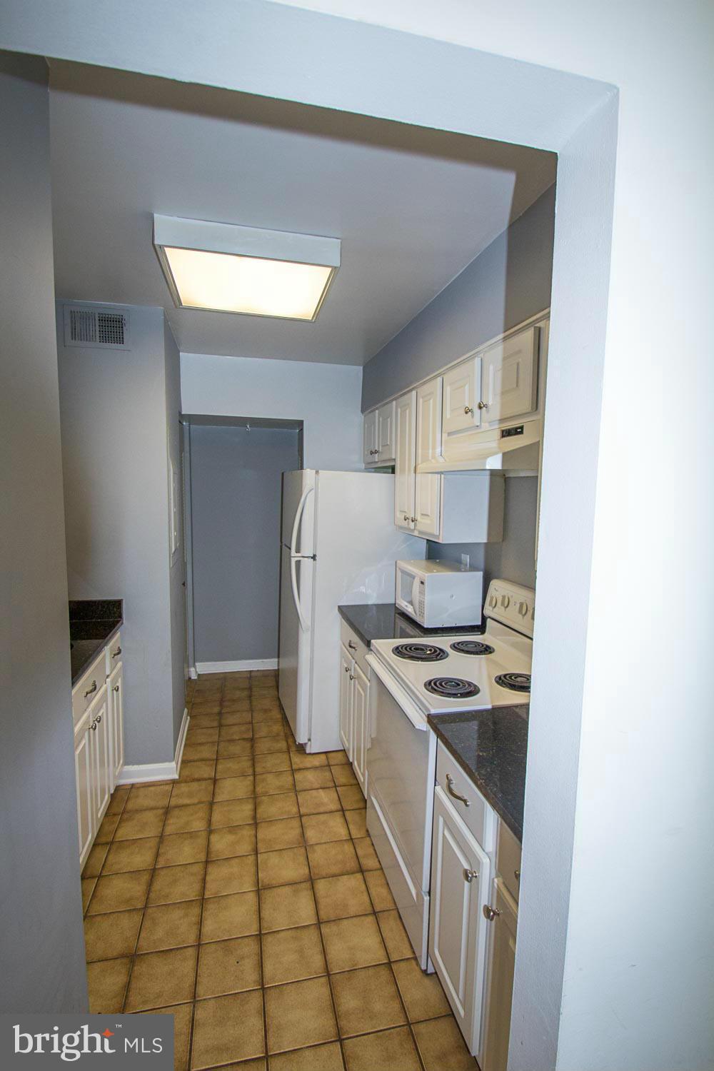 SUMMERWALK - Residential Lease