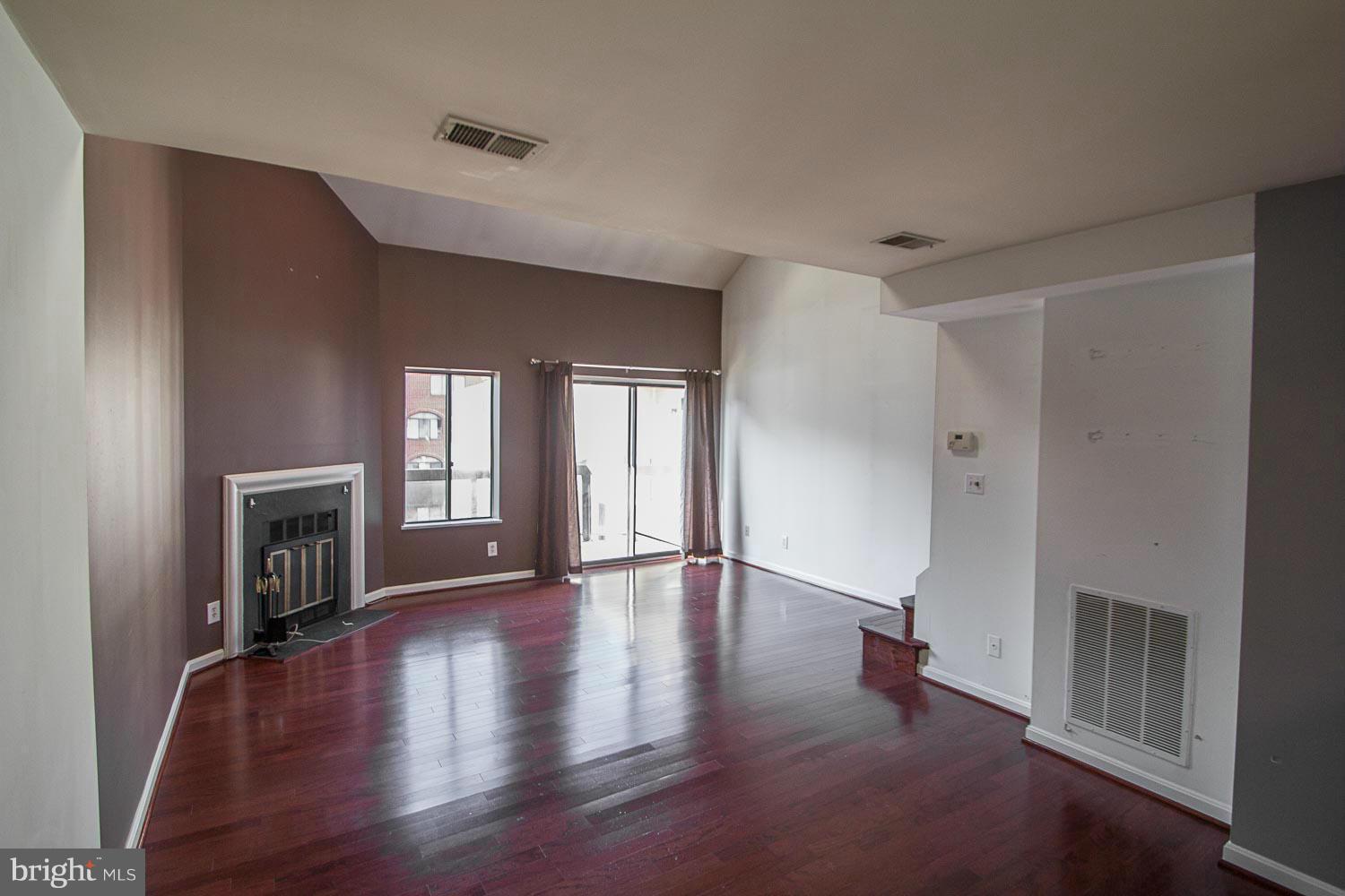 SUMMERWALK - Residential Lease