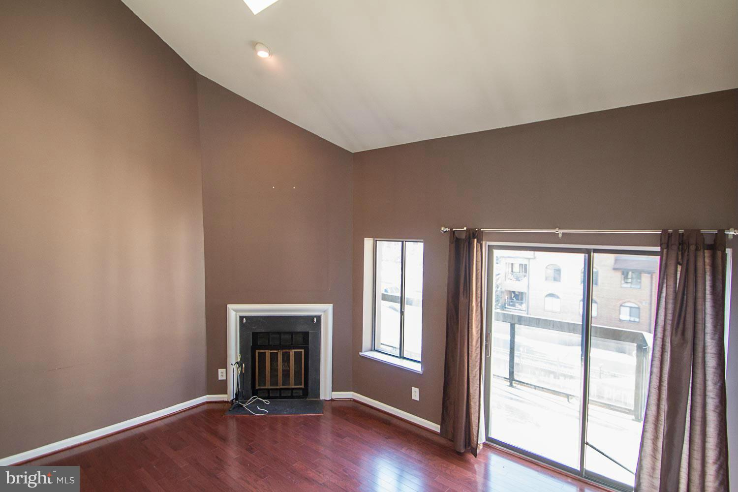 SUMMERWALK - Residential Lease