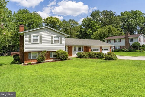 Photo of 9904 Vale Road, VIENNA, VA 22181 (MLS # VAFX2338732)