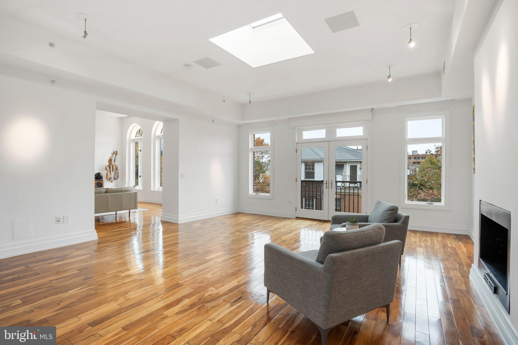 SOCIETY HILL - Residential