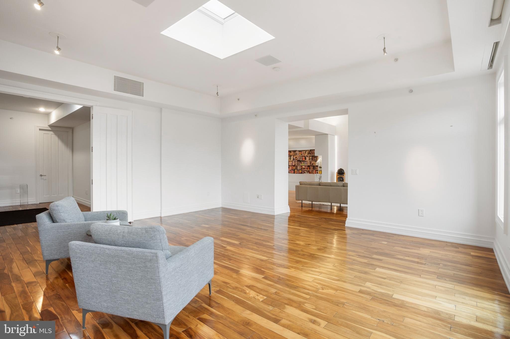 SOCIETY HILL - Residential