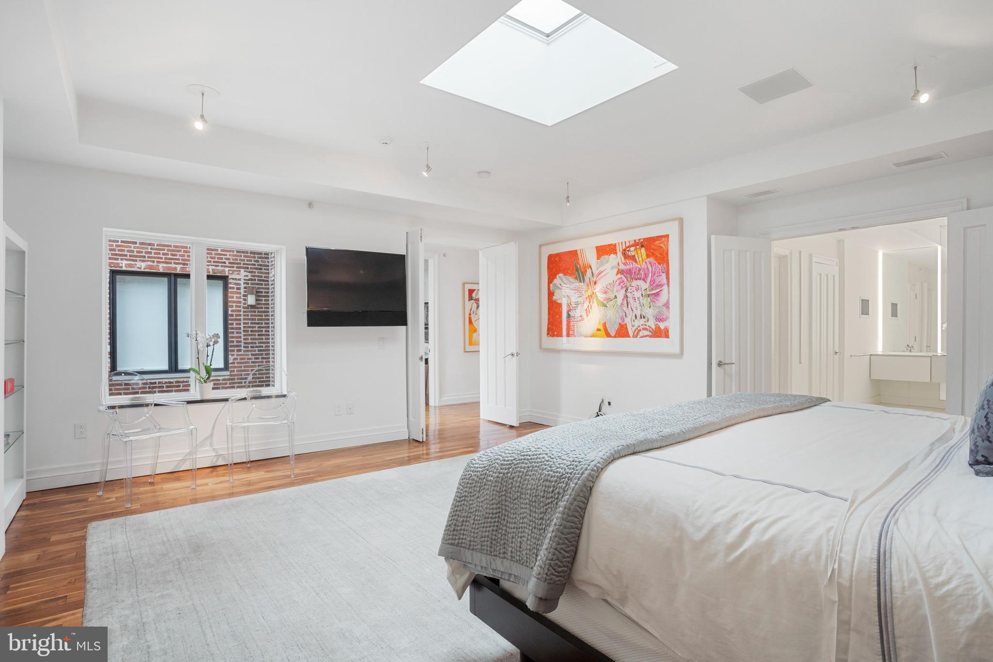 SOCIETY HILL - Residential