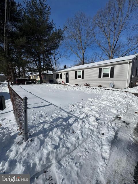 6 ALMOND AVENUE BROWNS MILLS NJ 08015