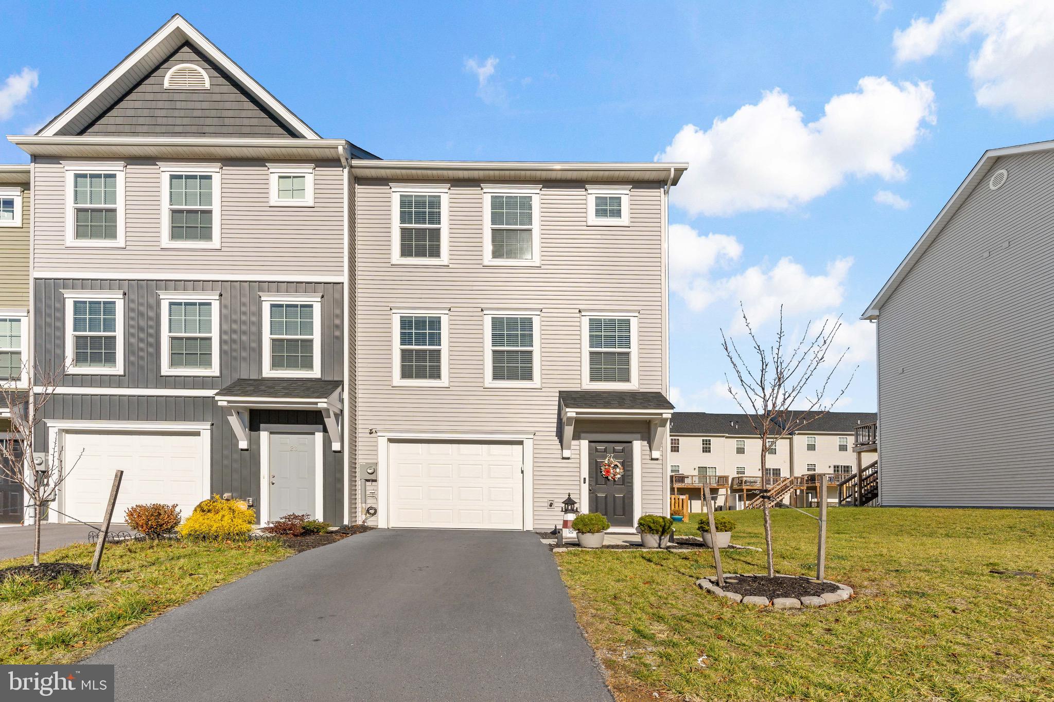 End Unit Townhome located in the Bridle Creek Subdivision. This very well maintained home is ready to be yours. Schedule your showing today.