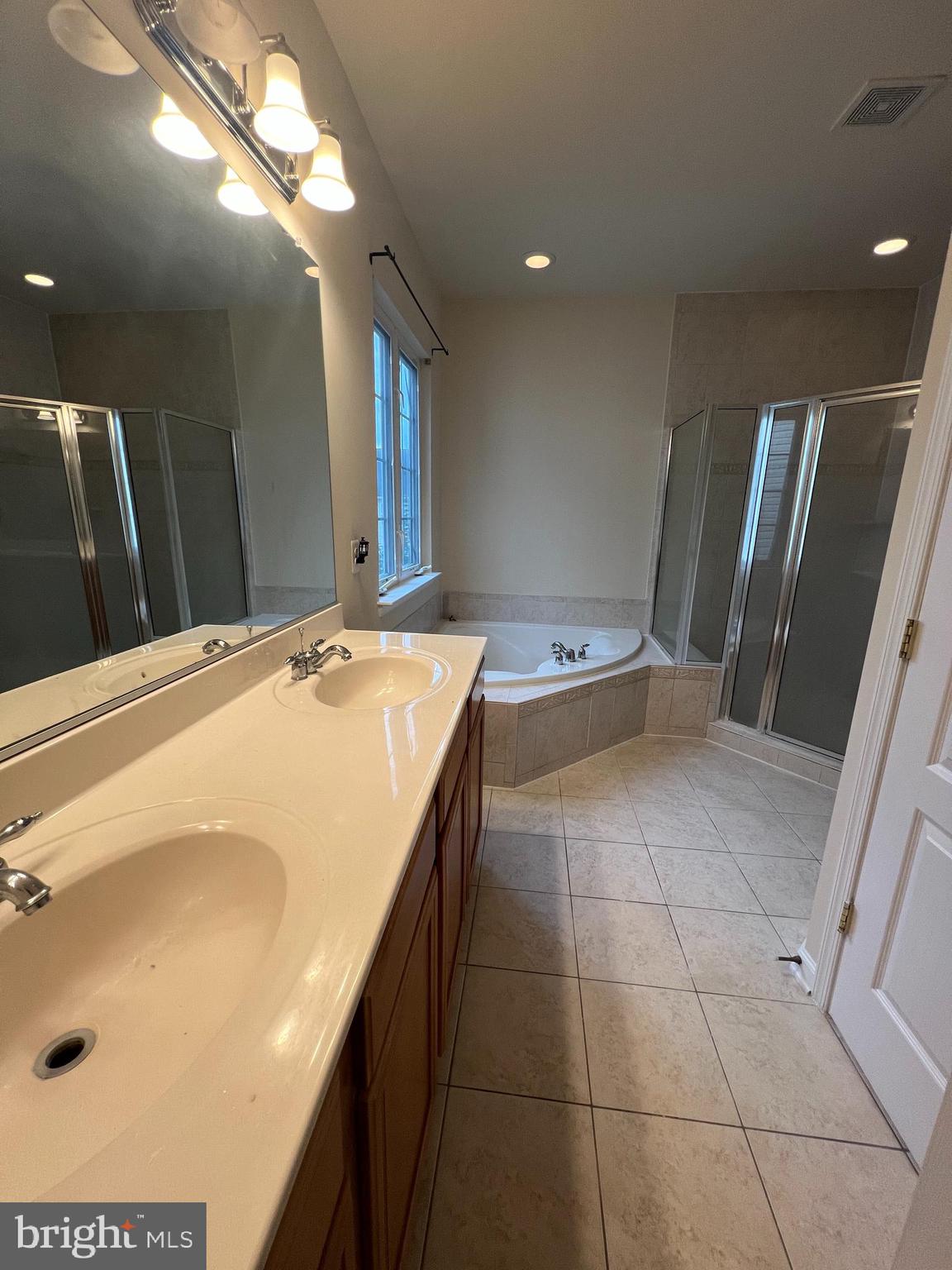 RIVERWATCH IND HEAD - Residential Lease