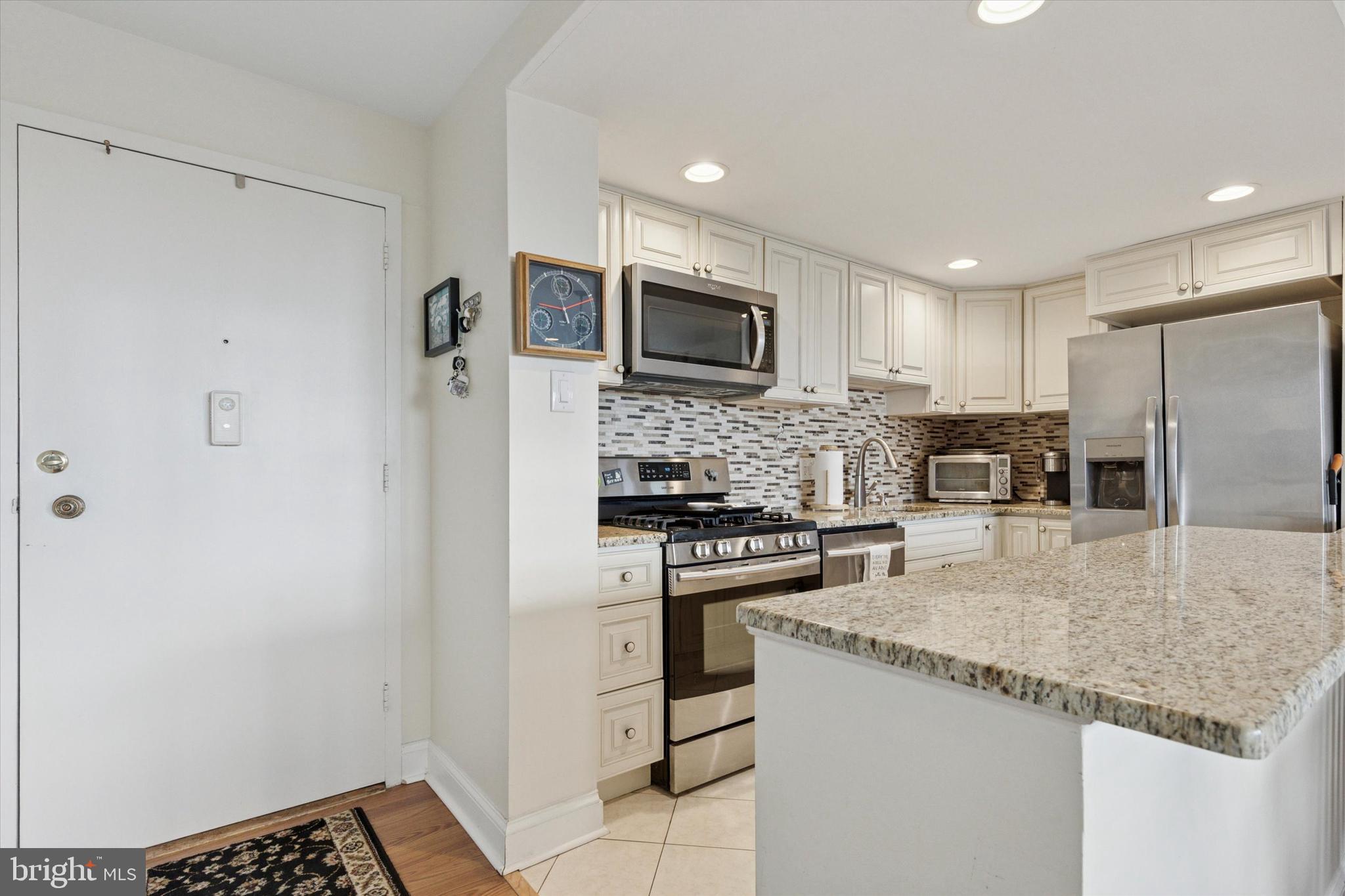 100 WEST AVENUE 609 SOUTH/F9