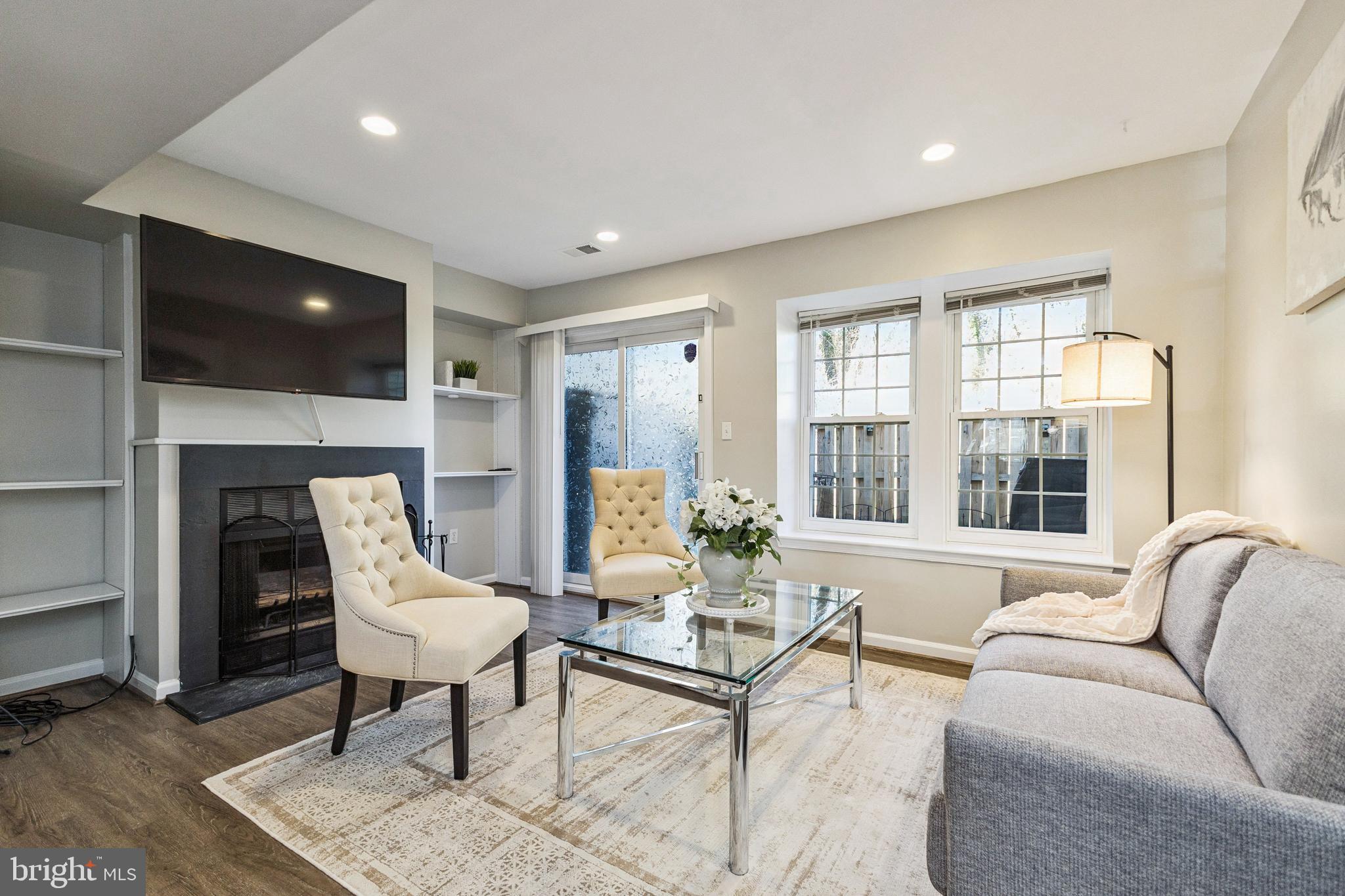 WATERS EDGE - Residential