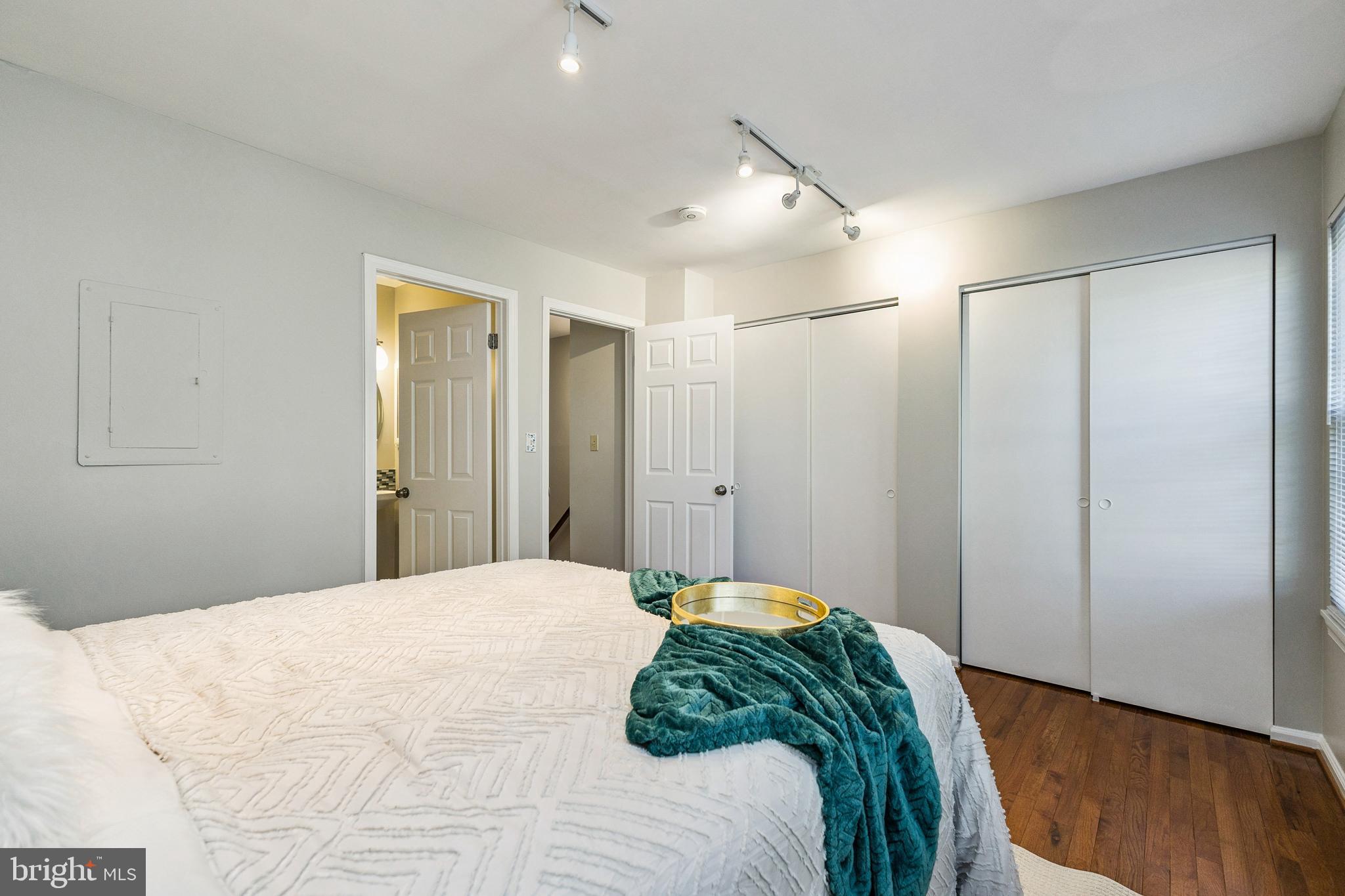 WATERS EDGE - Residential