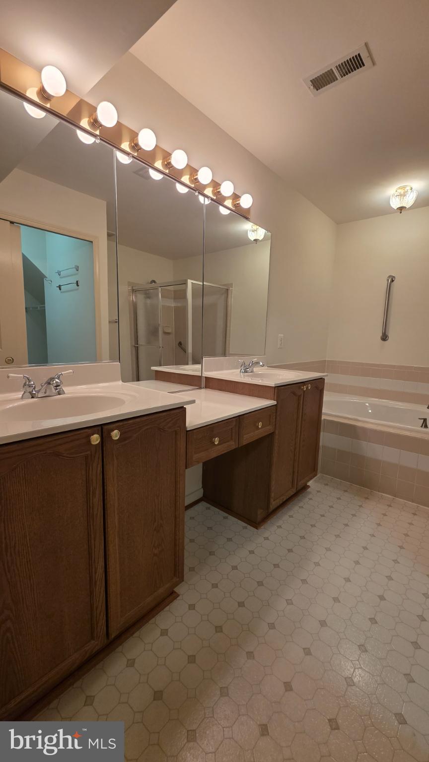 SUMMERLAKE - Residential