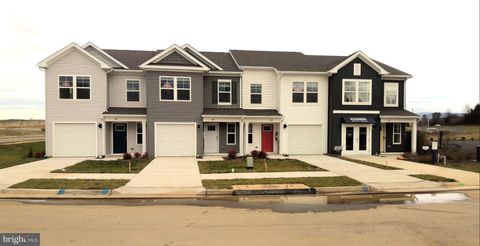 Townhouse For Sale - 237 Camden Drive<br/> WAYNESBORO, VA 22980