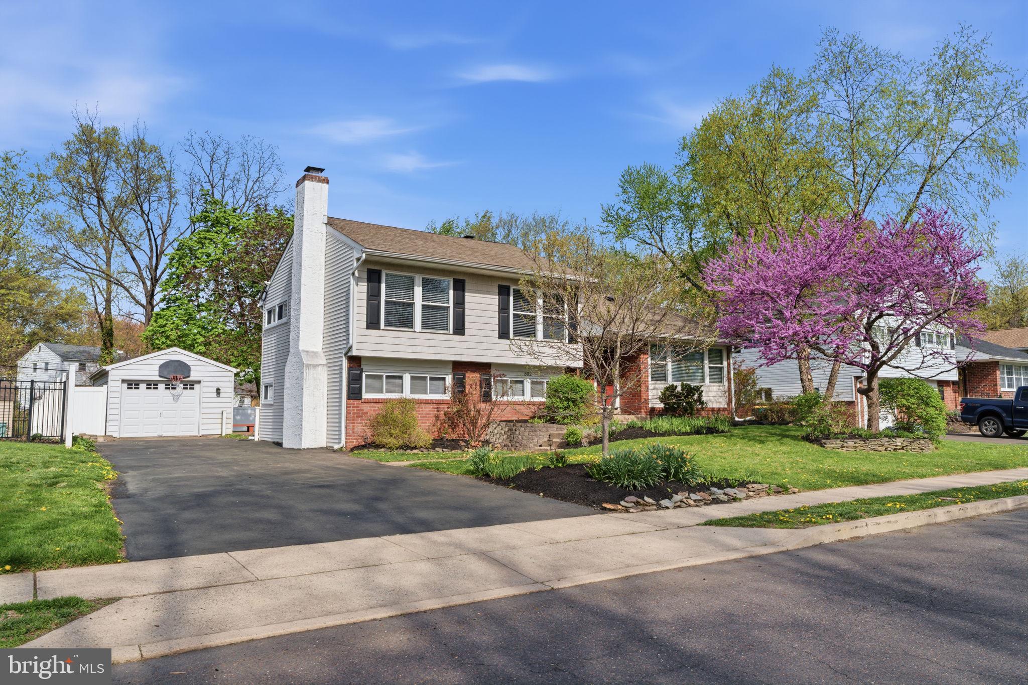 PENNSBURY HGTS - Residential