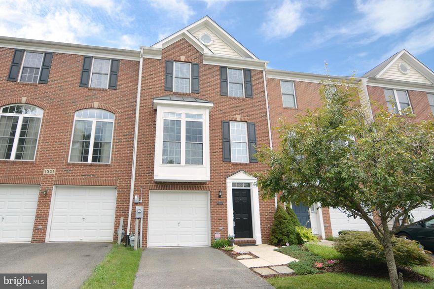 GORGEOUS UPGRADED HOME ON CUL-DE-SAC W/ 3 LEVEL BUMP OUT&PRIVATE DECK**BACKS TO COMMUNITY OPEN SPACE**GLEAMING HARDWOOD FLOORS**GRANITE COUNTERS**HUGE MASTER SUITE W/ LUXURIOUS SUPER BATH, SITTING ROOM,&WALK-IN CLOSET**VAULTED CEILINGS**GO GREEN&SAVE $$ W/SOLAR PANELS**TOT LOT/PLAYGROUND**ENJOY NEARBY RESTAURANTS/SHOPPING**QUICK ACCESS TO MAJOR HIGHWAYS FOR EASY COMMUTE TO DC/BALTIMORE/FT MEADE