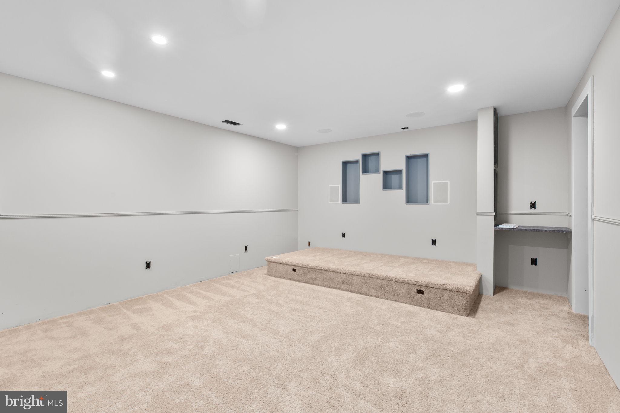 EMBREY MILL - Residential Lease