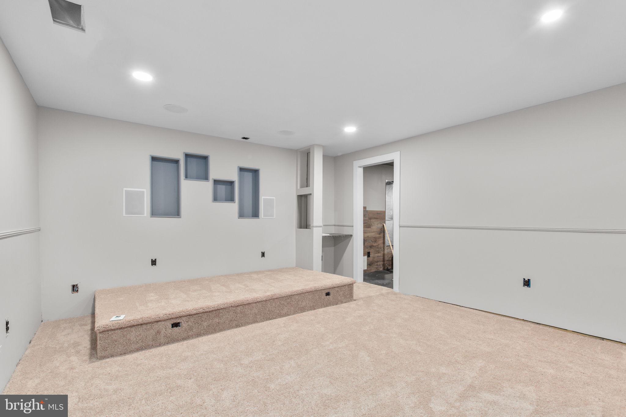 EMBREY MILL - Residential Lease