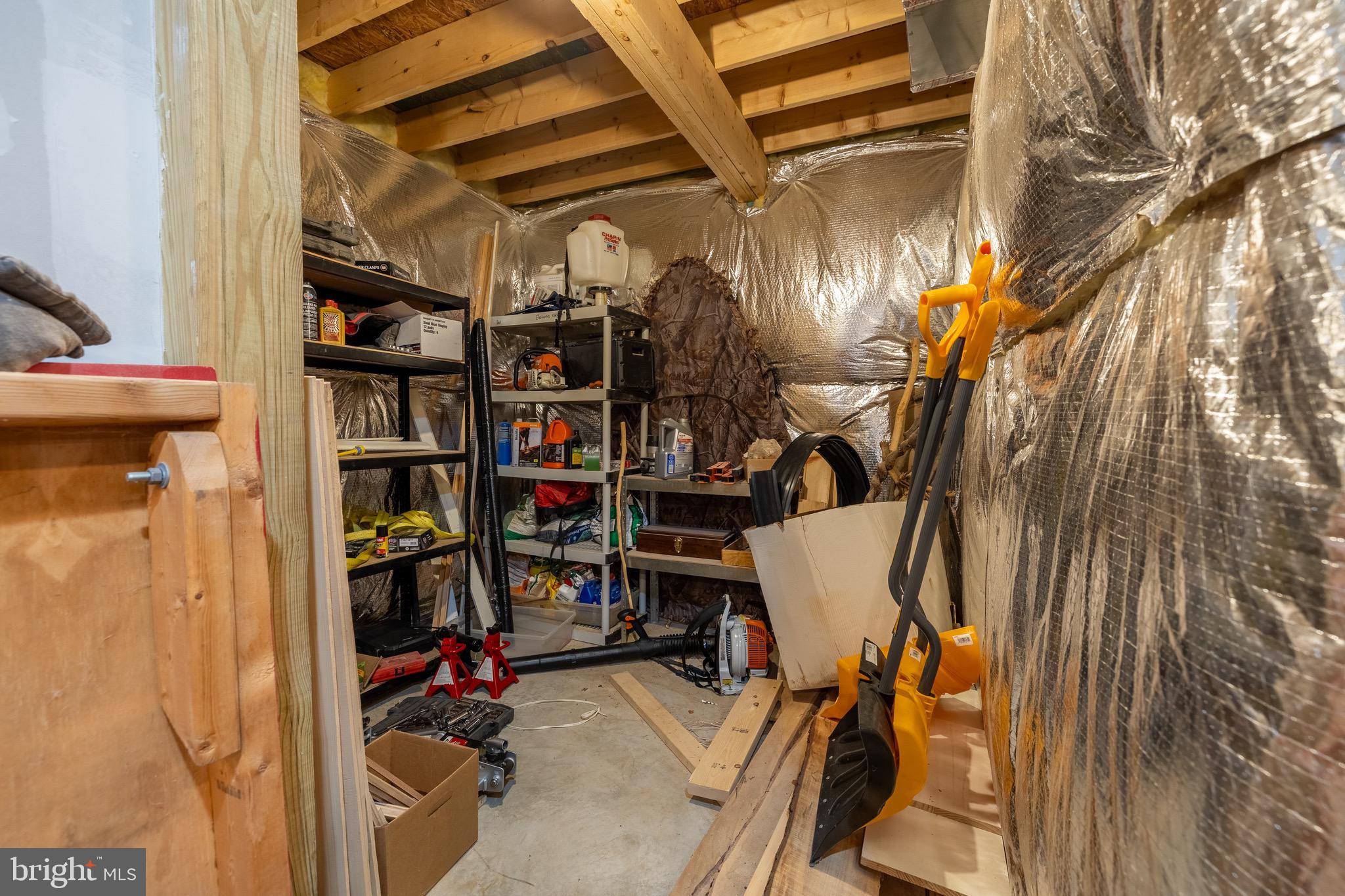 FREEZELAND MANOR - Residential