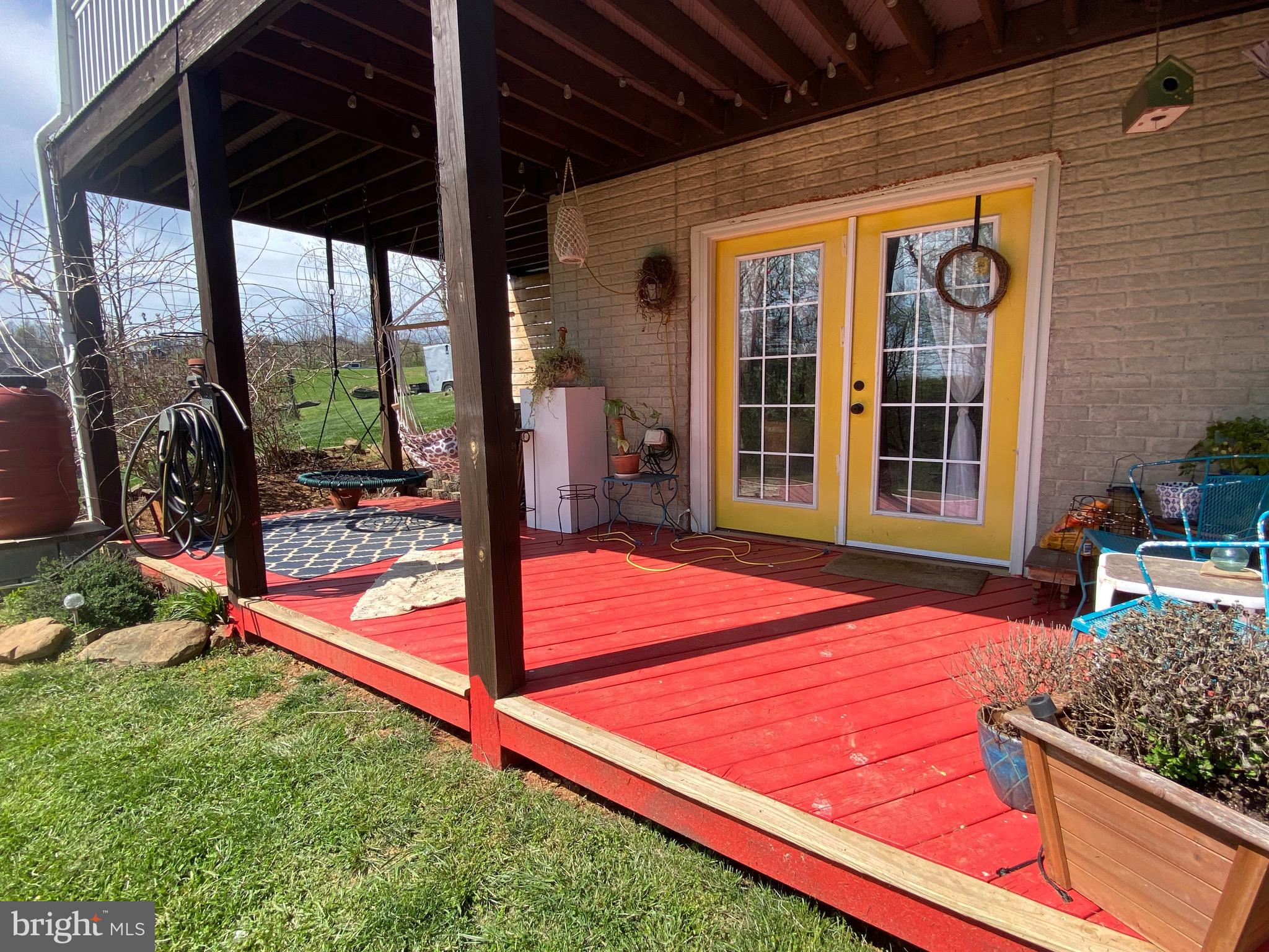 FREEZELAND MANOR - Residential