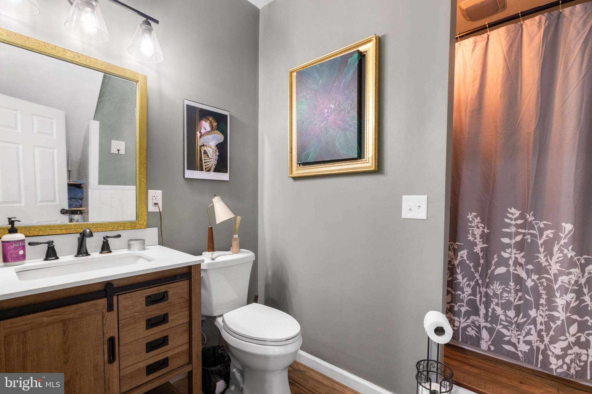 FREEZELAND MANOR - Residential