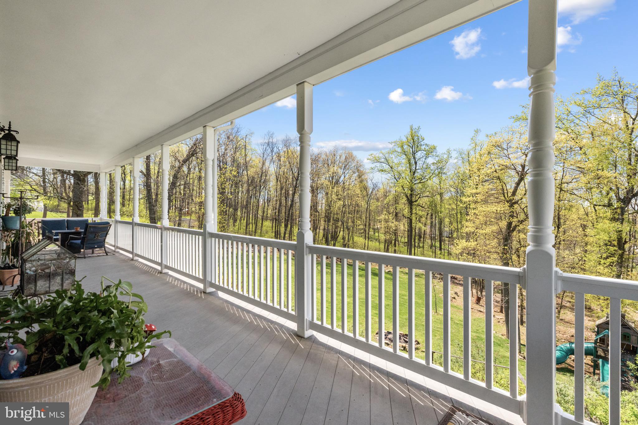 FREEZELAND MANOR - Residential