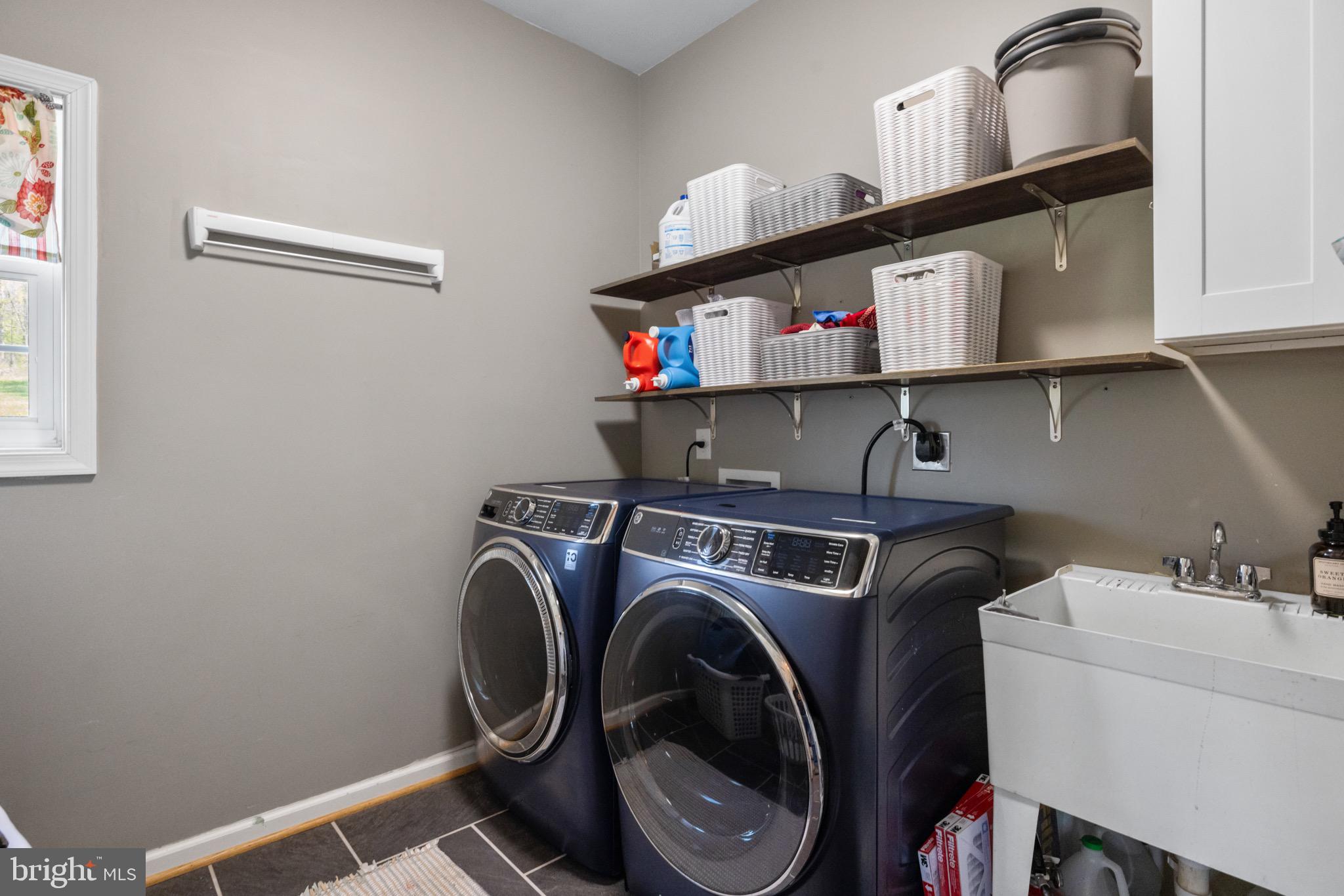 FREEZELAND MANOR - Residential