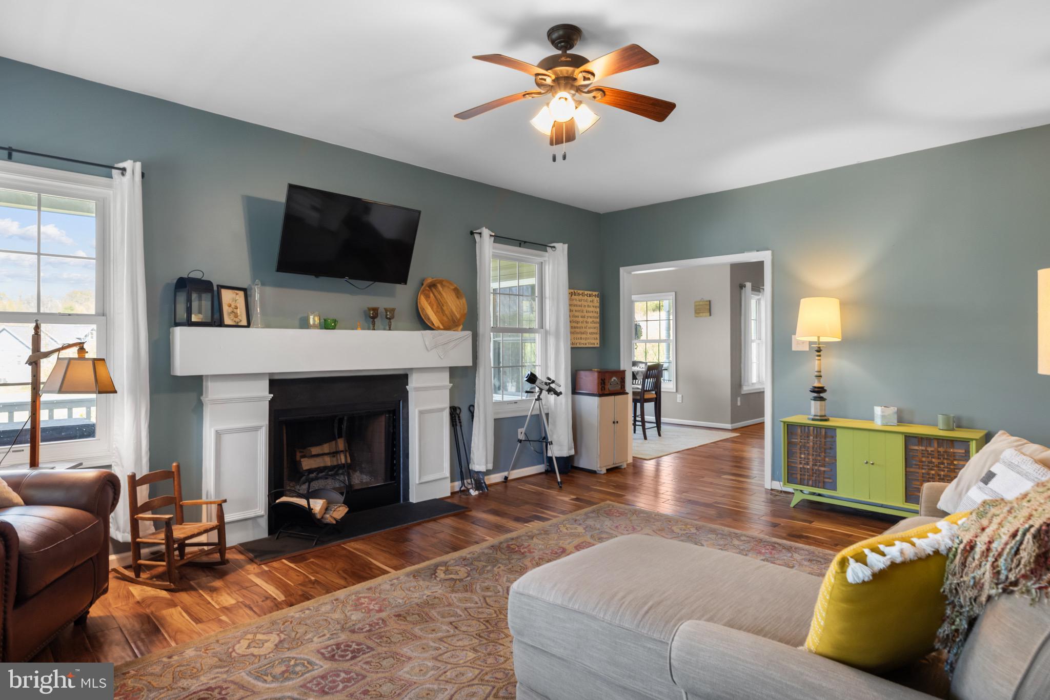 FREEZELAND MANOR - Residential