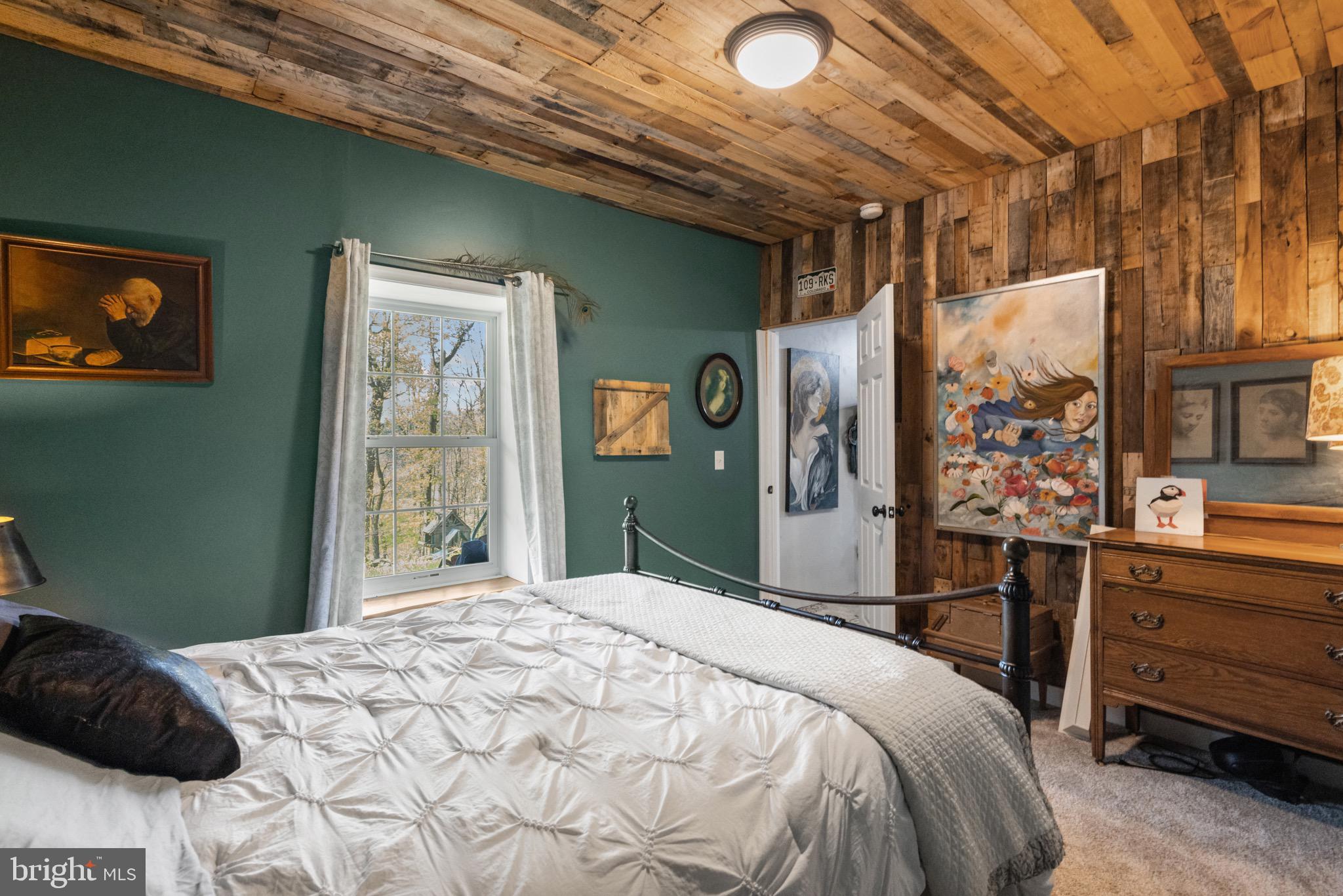 FREEZELAND MANOR - Residential