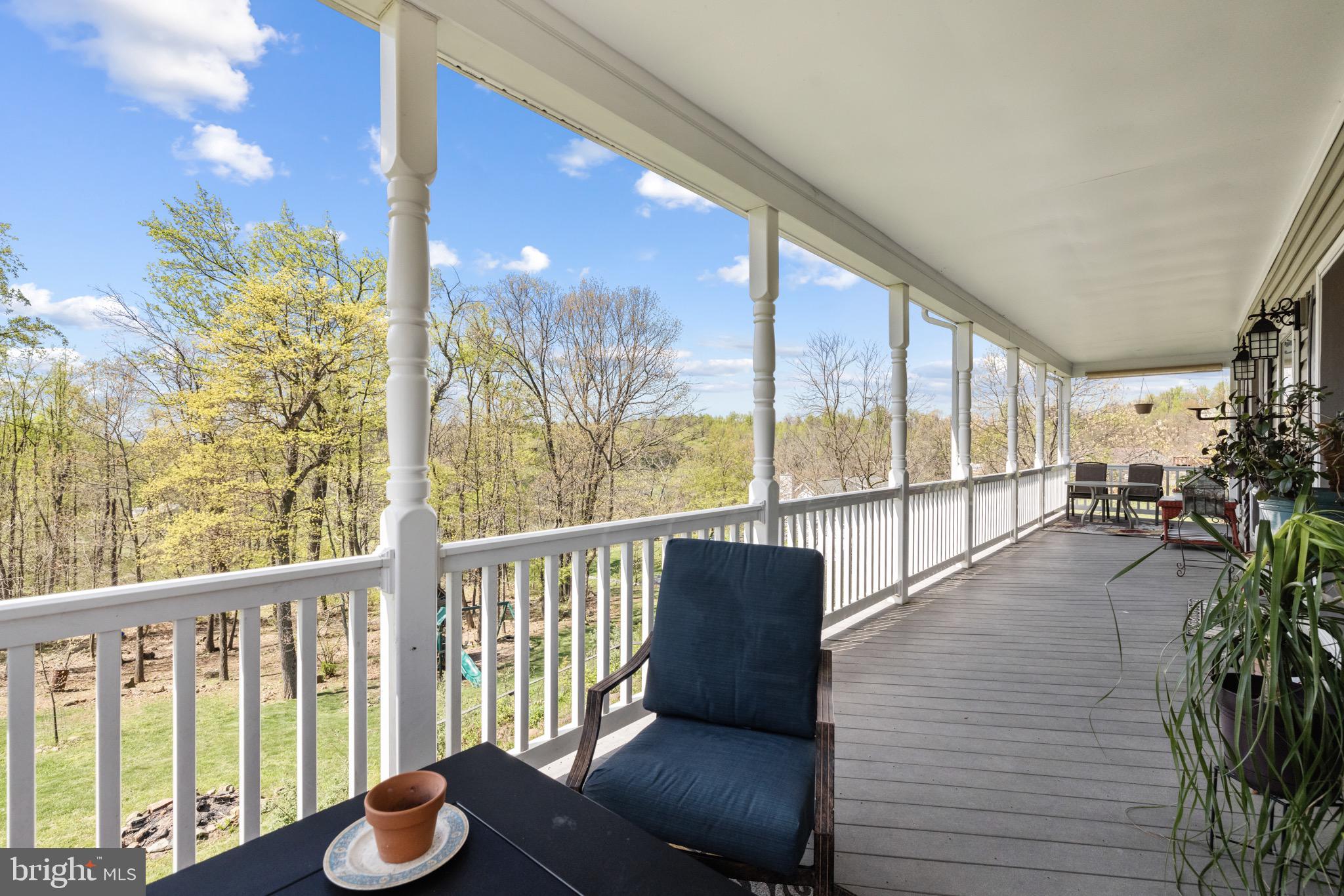 FREEZELAND MANOR - Residential