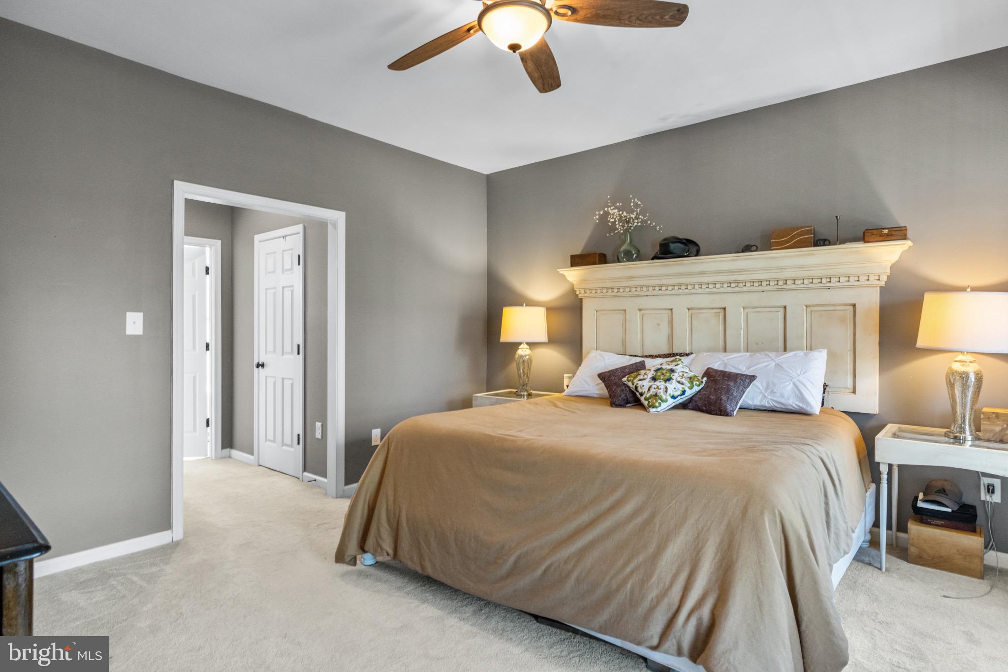 FREEZELAND MANOR - Residential