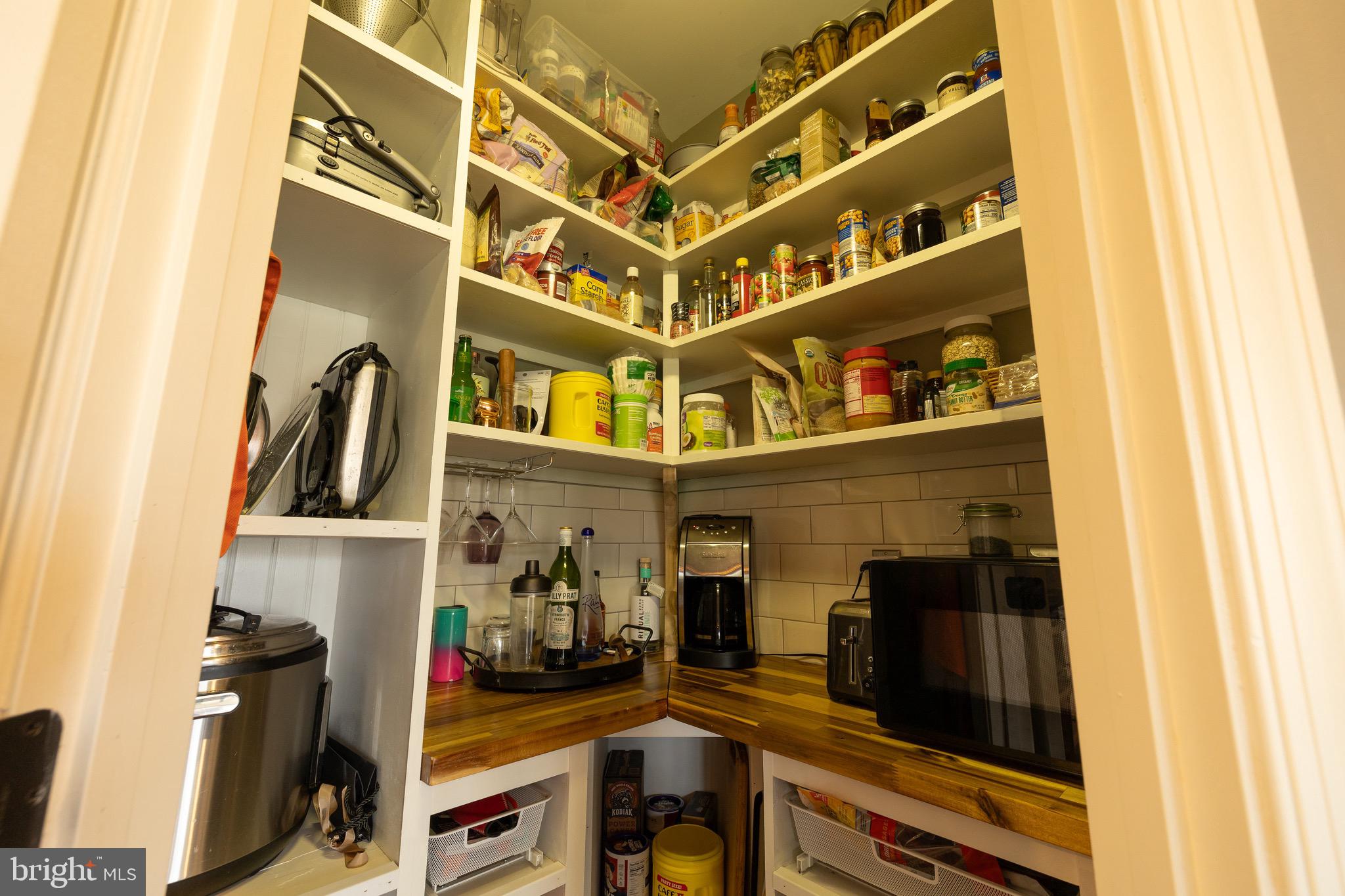 FREEZELAND MANOR - Residential