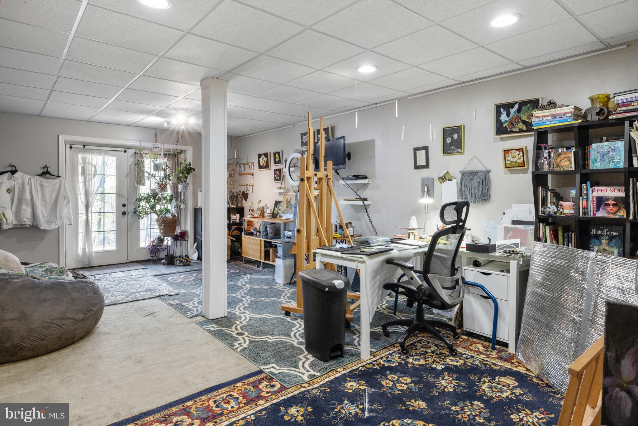 FREEZELAND MANOR - Residential