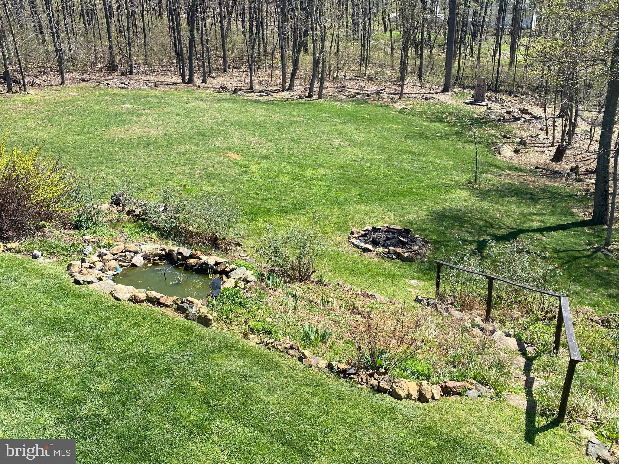 FREEZELAND MANOR - Residential