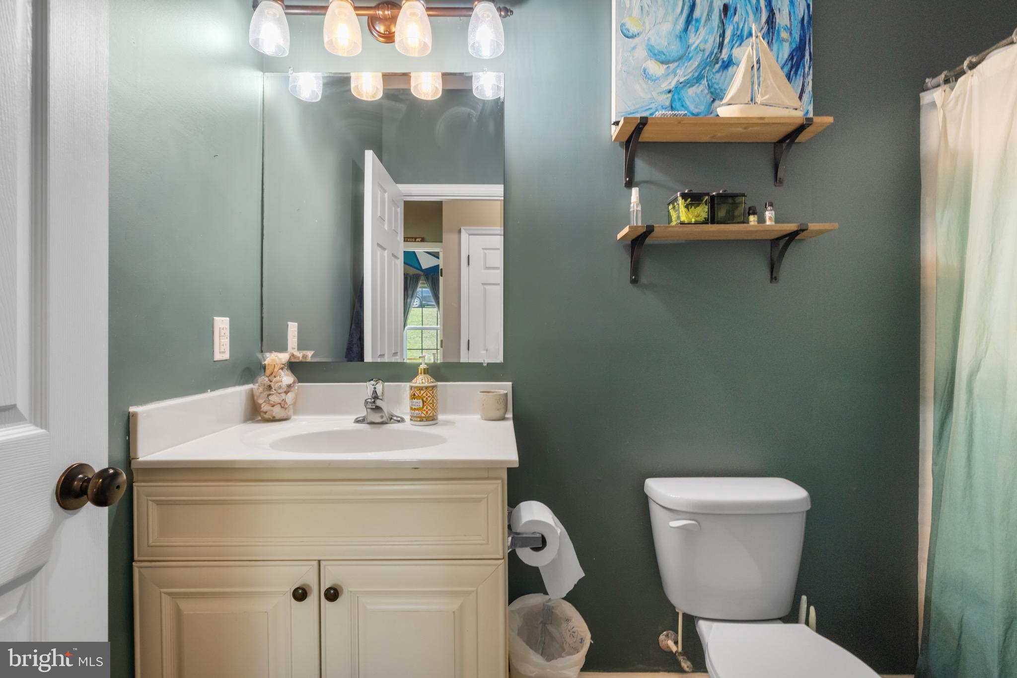 FREEZELAND MANOR - Residential