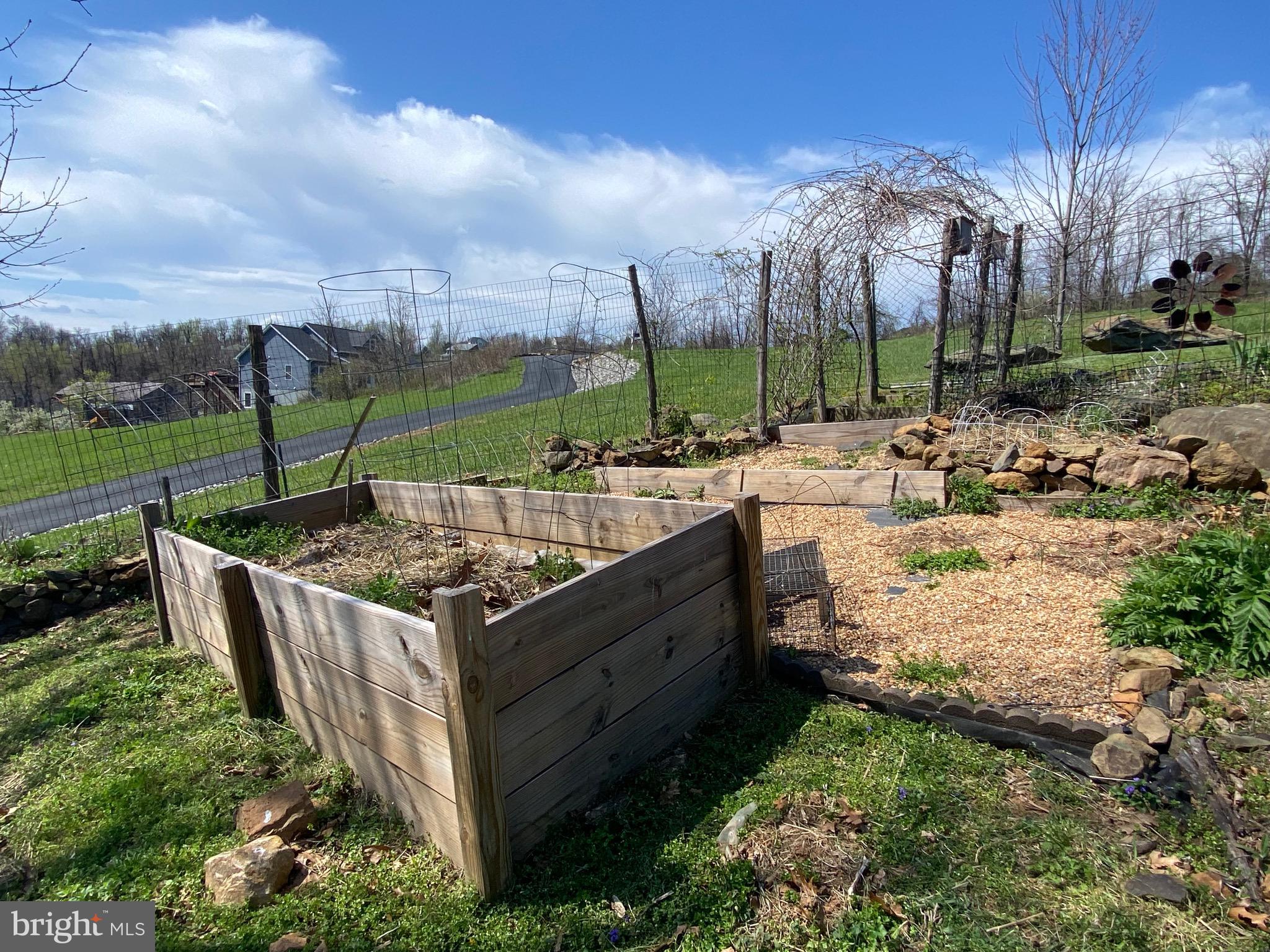 FREEZELAND MANOR - Residential