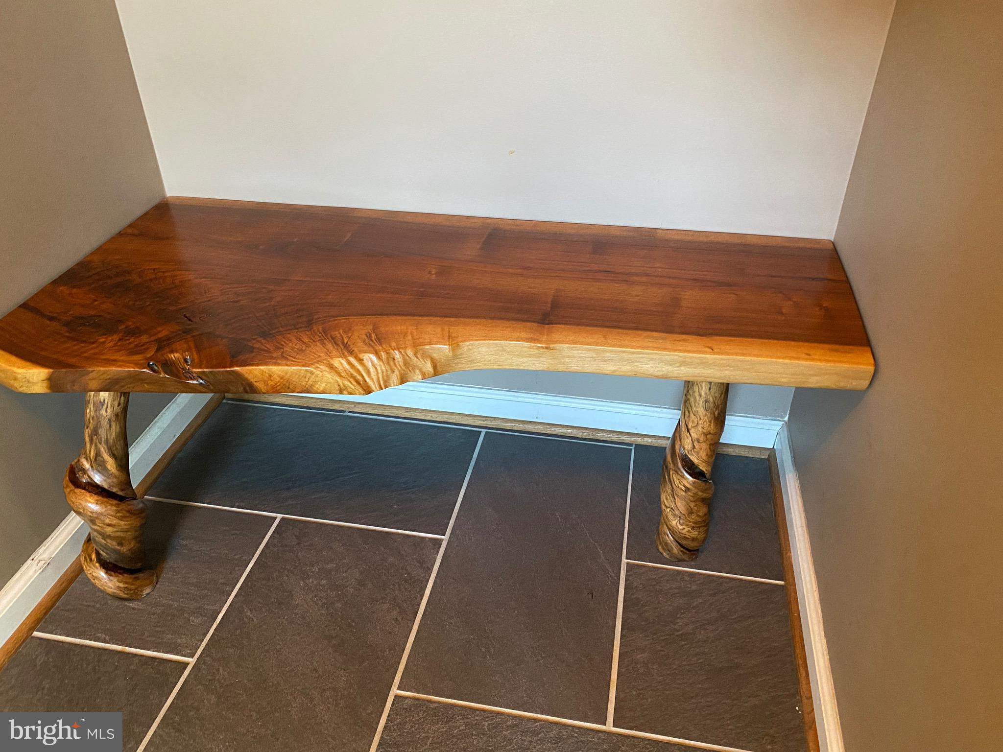 FREEZELAND MANOR - Residential