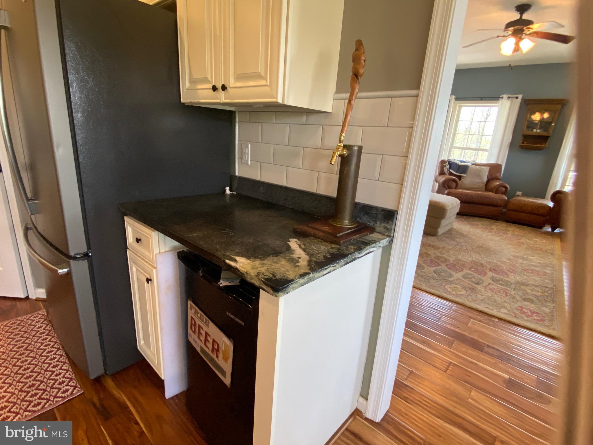 FREEZELAND MANOR - Residential