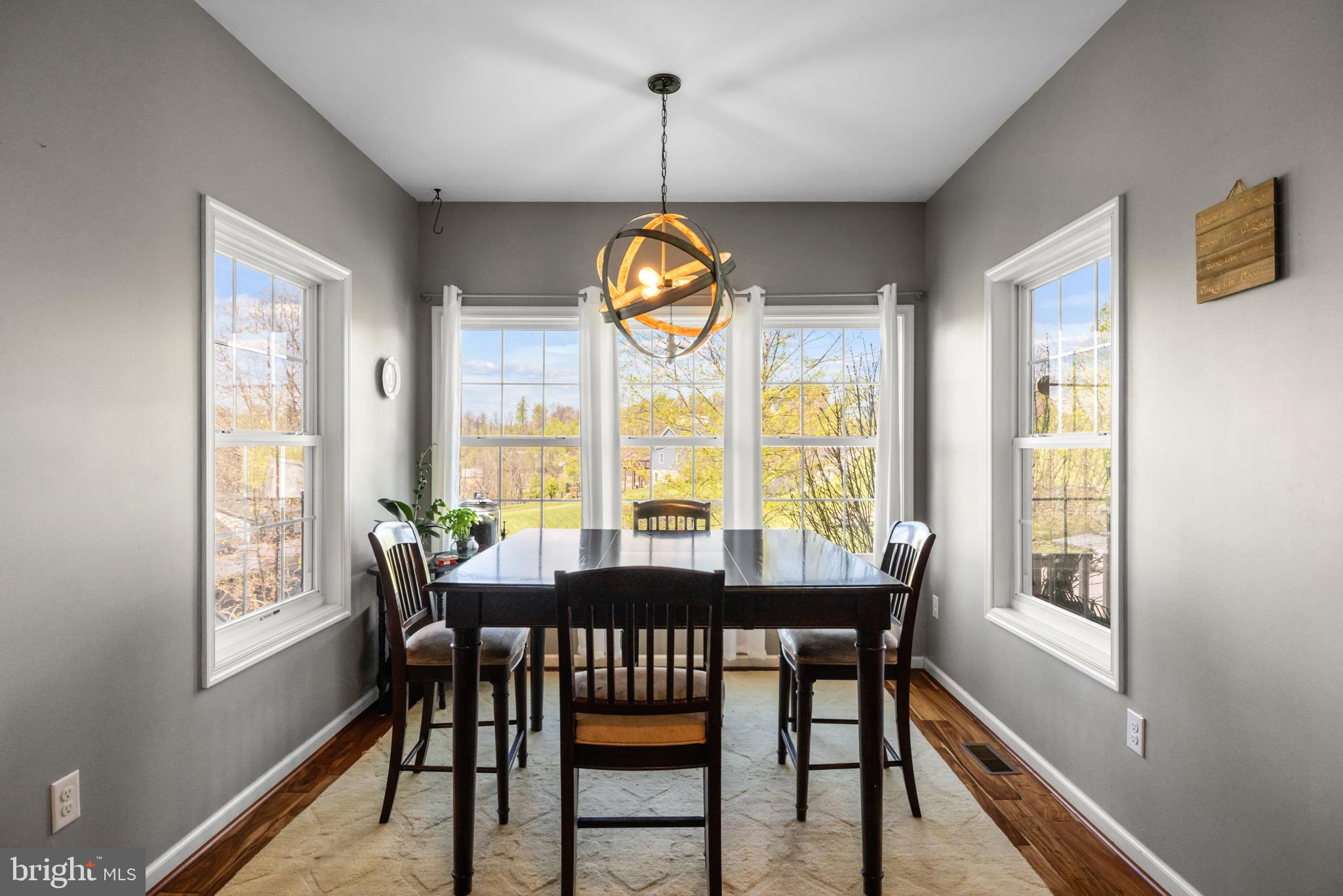 FREEZELAND MANOR - Residential