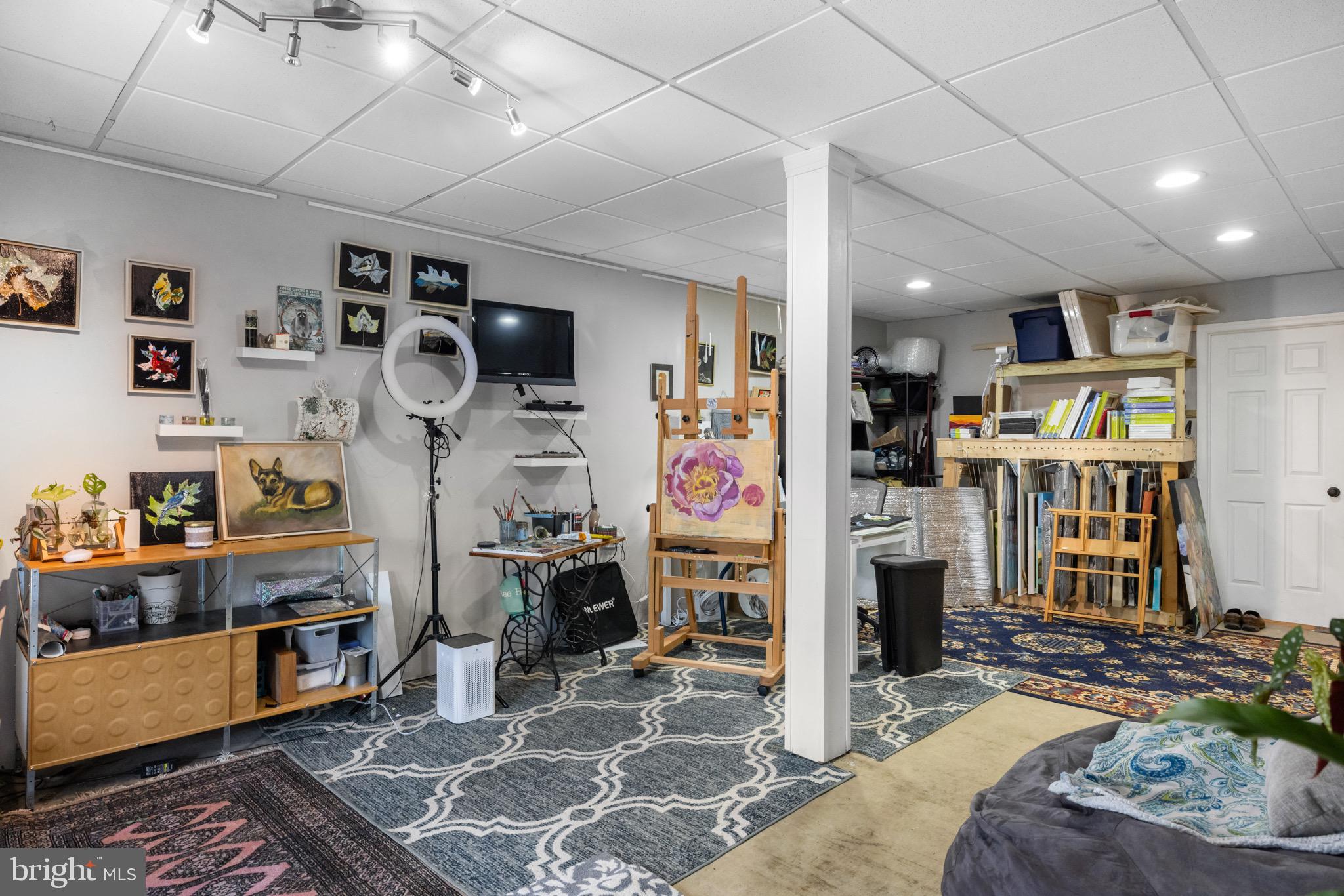 FREEZELAND MANOR - Residential