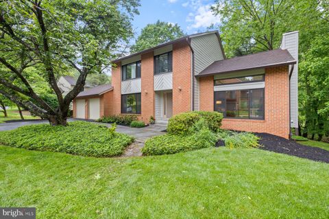Photo of 11004 Broad Green Drive, POTOMAC, MD 20854 (MLS # MDMC2181056)