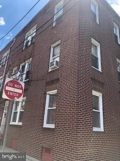 Available immediately. One bedroom unit renovated with tiled bath, newer granite and stainless kitchen, and hardwood floors. Smoke Free building. Sorry but no pets. Laundry in lower level of building. Secure, beautiful building in excellent location situated at the corner of 23rd and Pemberton: attractive to PENN affiliates, close to Fitler Square, Rittenhouse Square, Naval Square, the South Street Bridge, and all of downtown. First 2 months & security deposit requested with approved lease. Please present current credit report. PAR tenant application please.