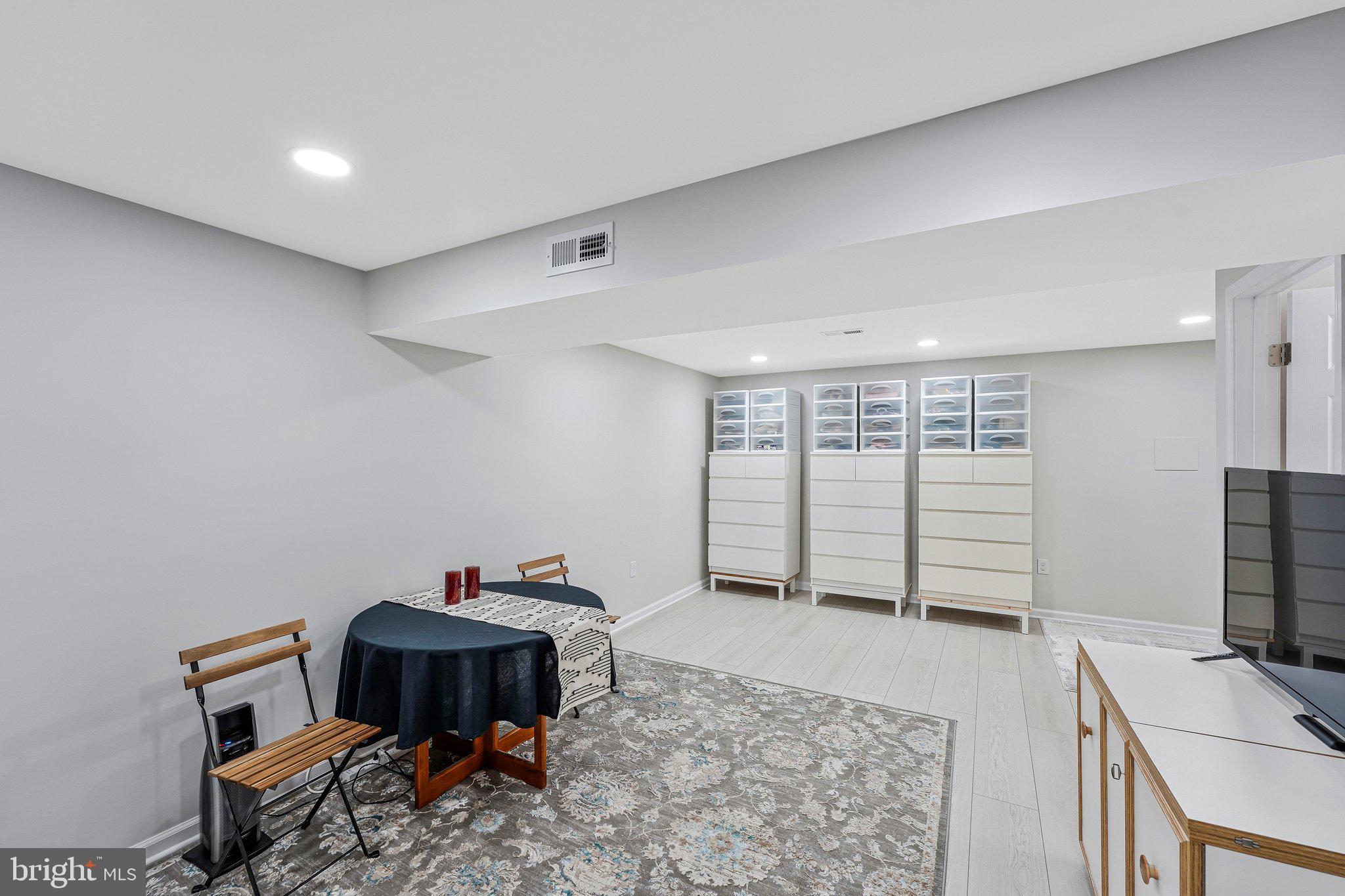 KINGS PARK WEST - Residential