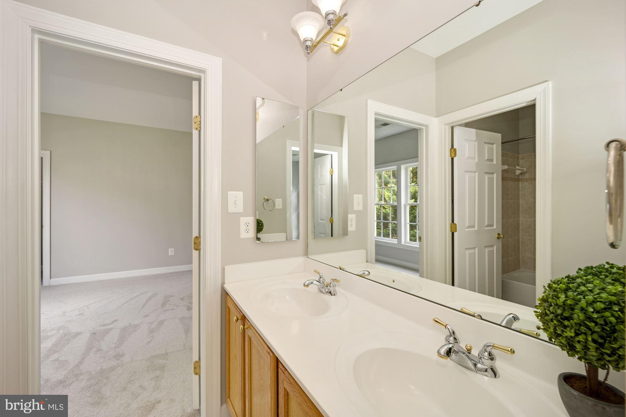 VILLAGES OF URBANA - Residential Lease