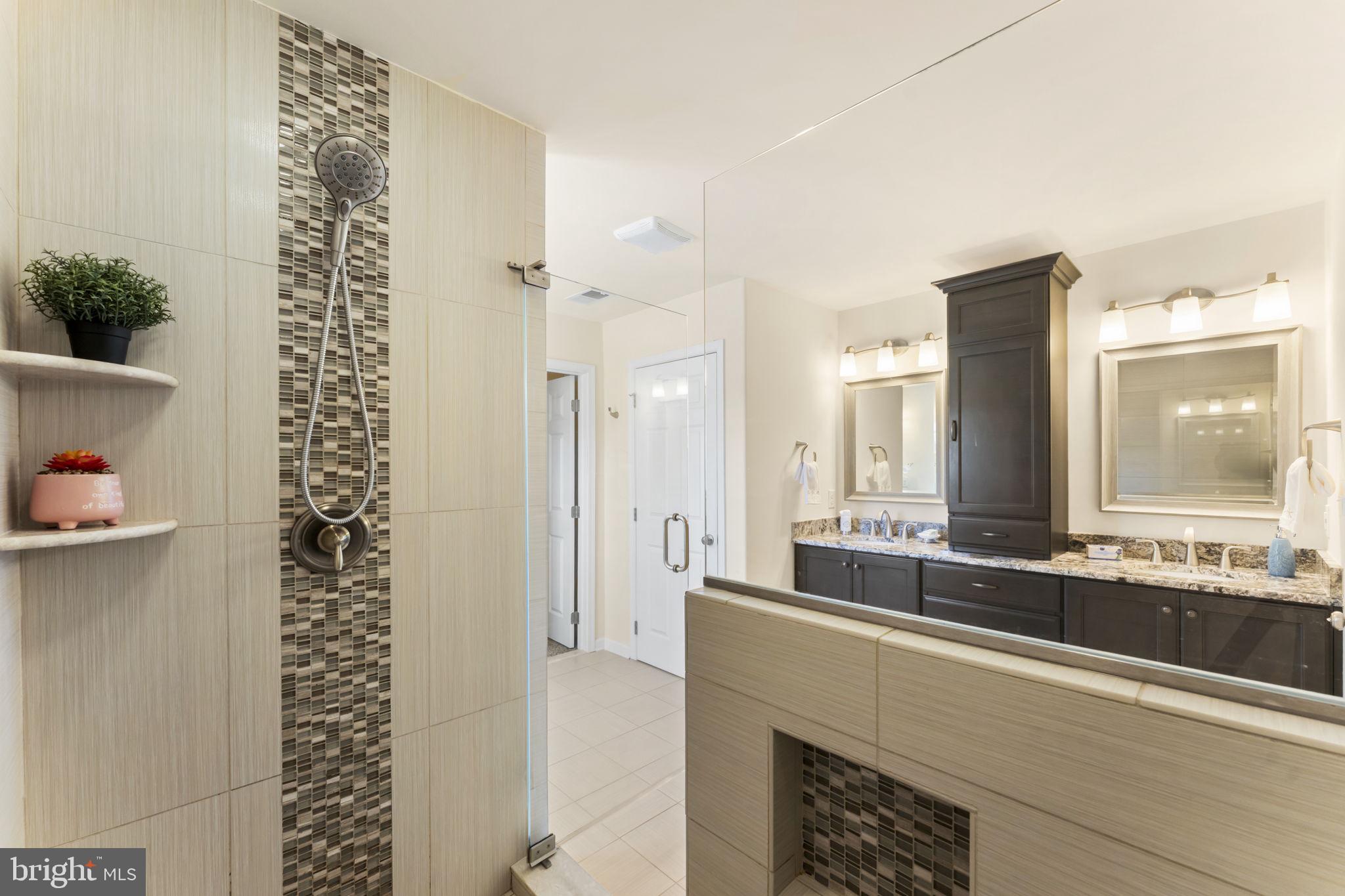 HILLS OF LONDON GROV - Residential