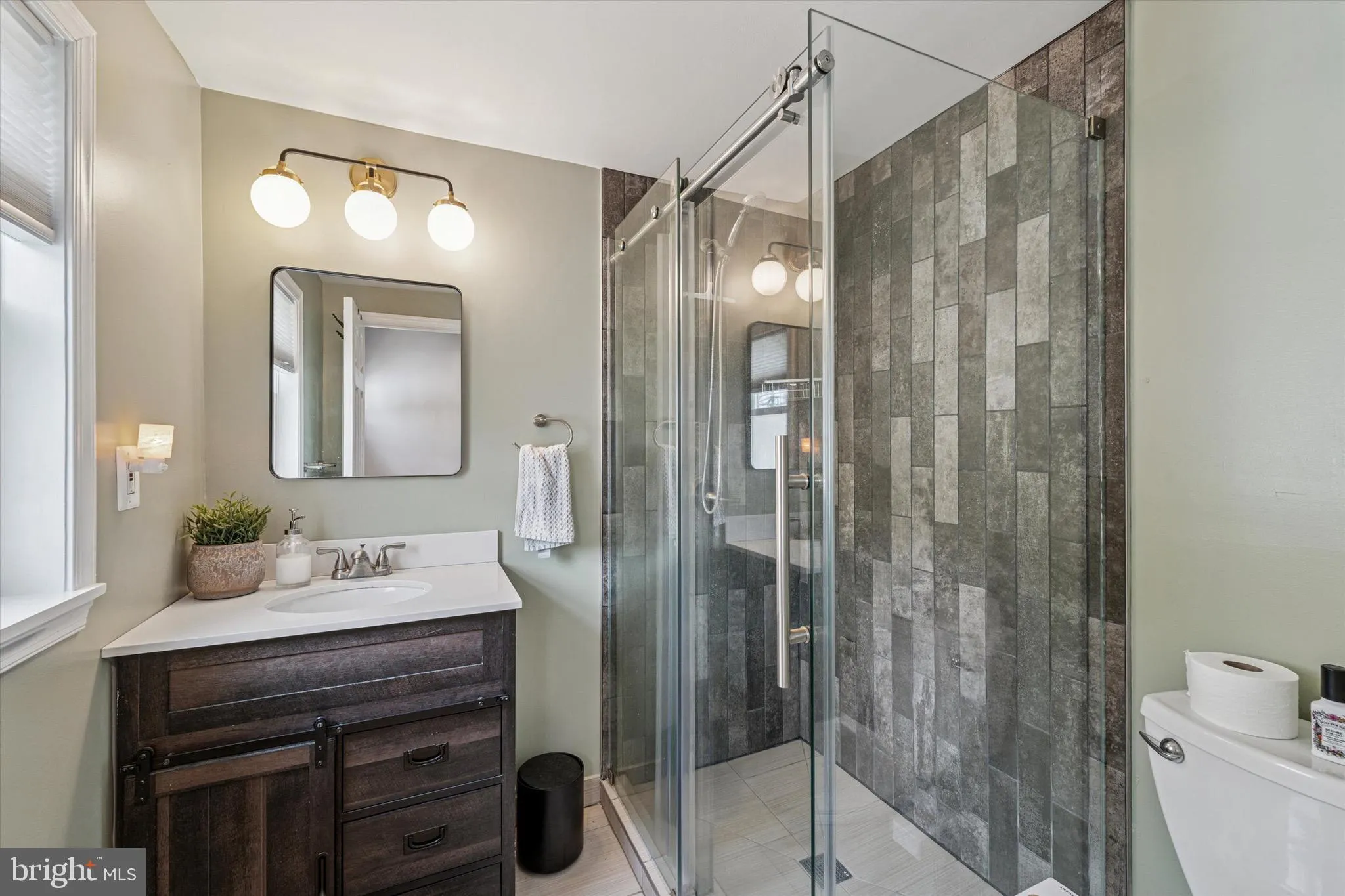 Philadelphia, Pennsylvania 19134, United States, 3 Bedrooms Bedrooms, ,2 BathroomsBathrooms,Residential,Pending,139905