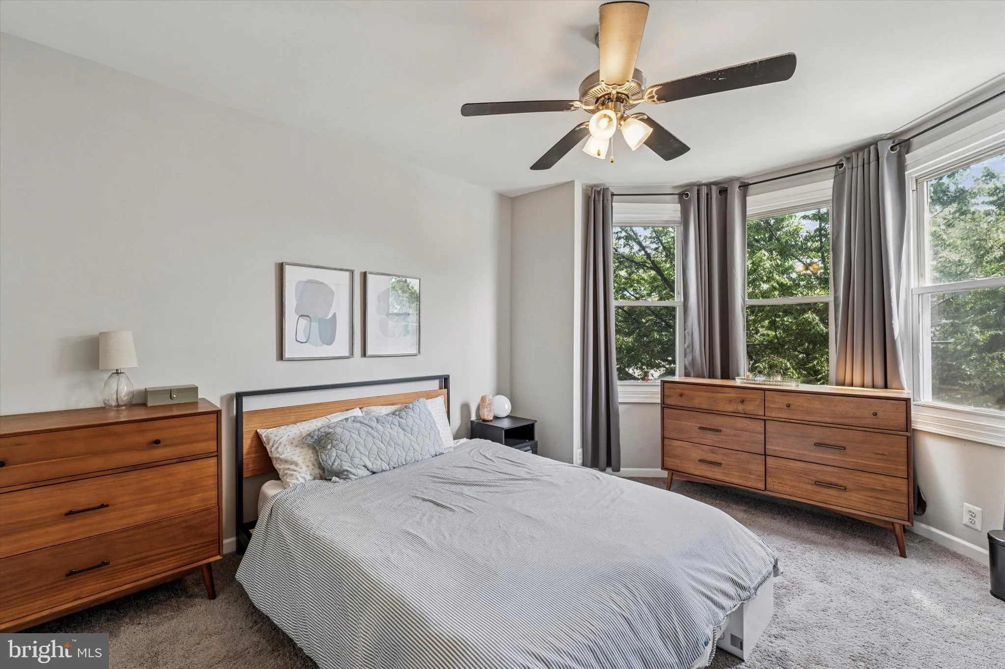 Philadelphia, Pennsylvania 19134, United States, 3 Bedrooms Bedrooms, ,2 BathroomsBathrooms,Residential,Pending,139905