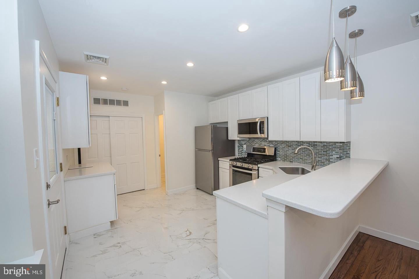 531 S 17TH STREET #2 - SECOND FLOOR