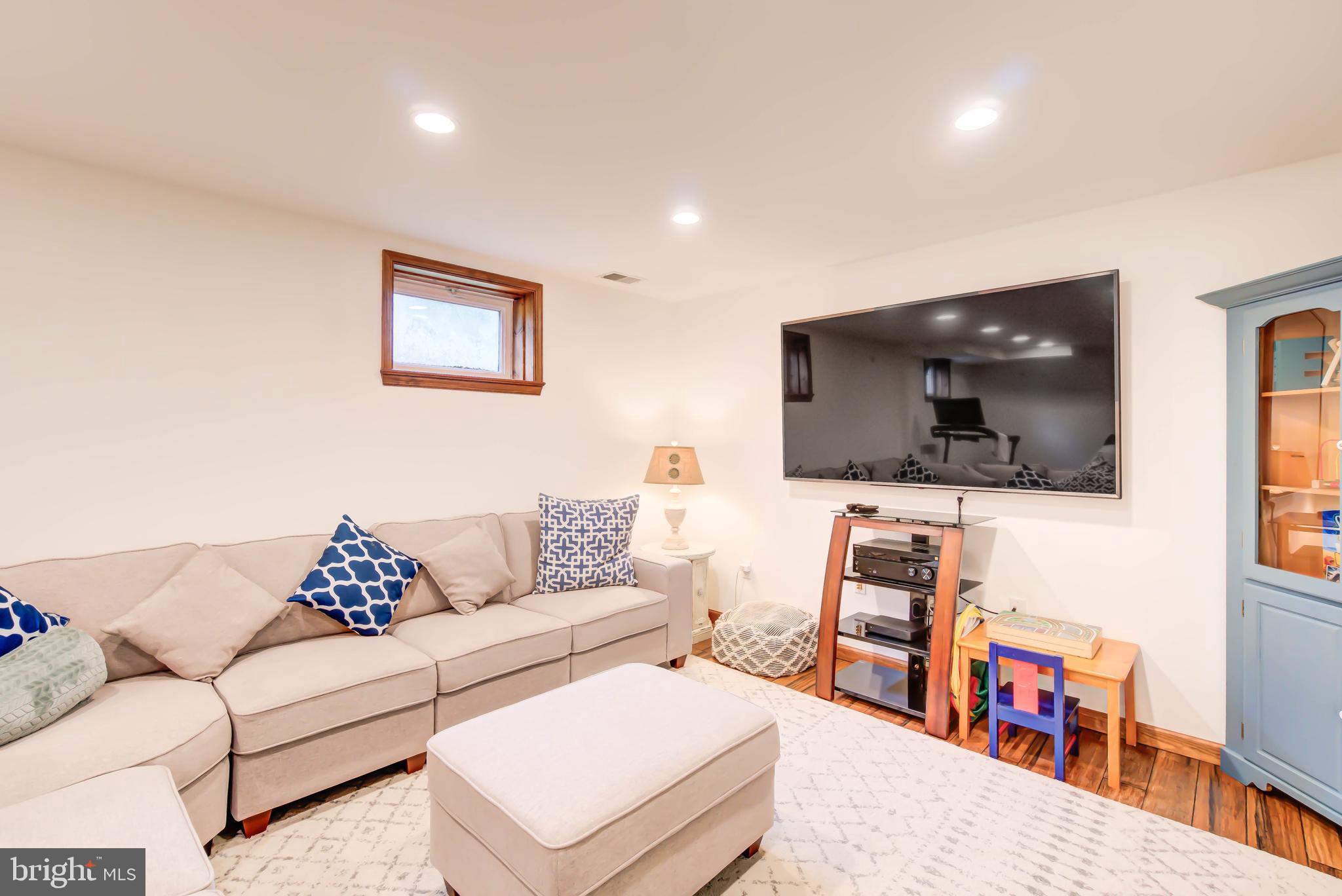 INDIAN SPRING HILLS - Residential