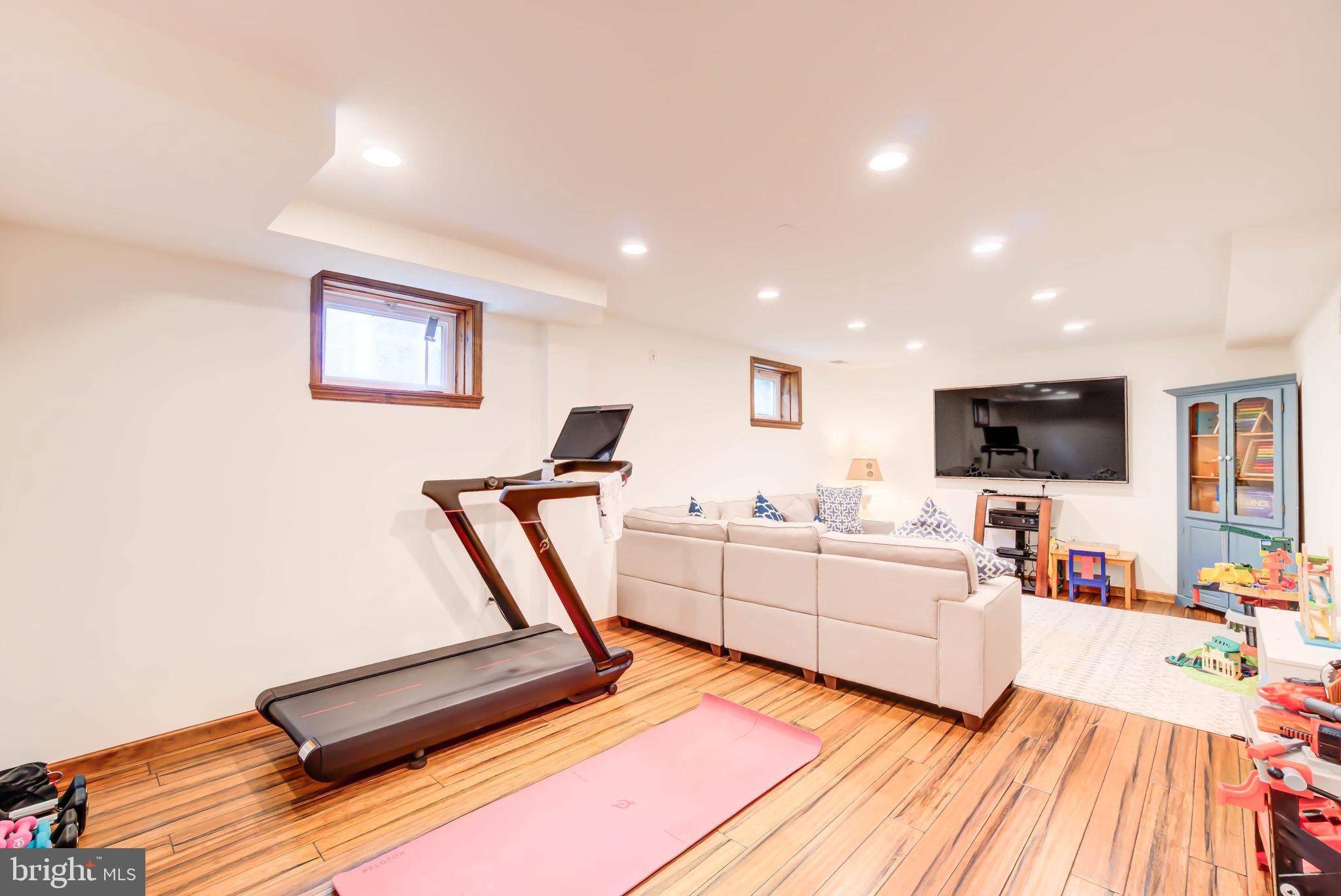 INDIAN SPRING HILLS - Residential