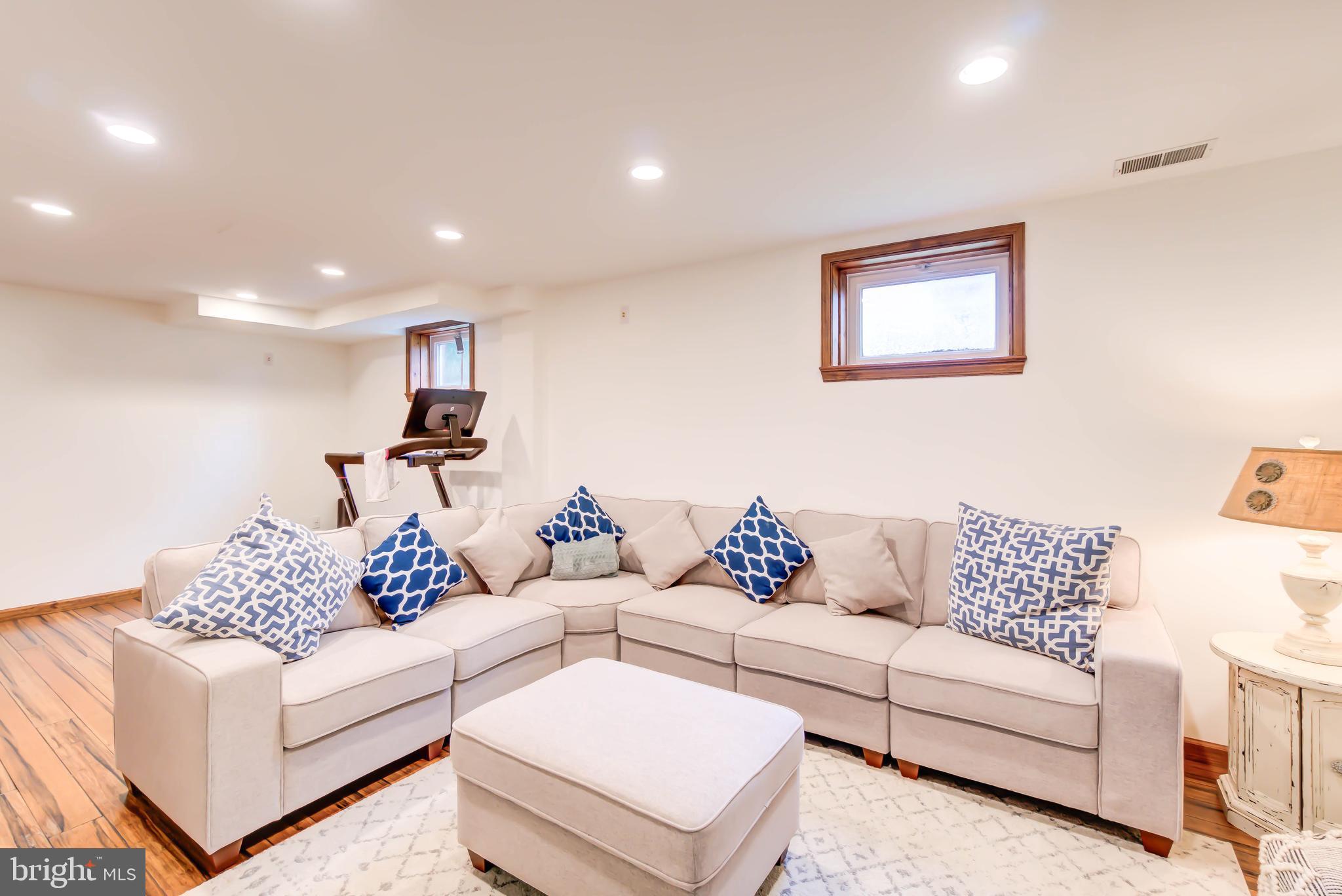 INDIAN SPRING HILLS - Residential